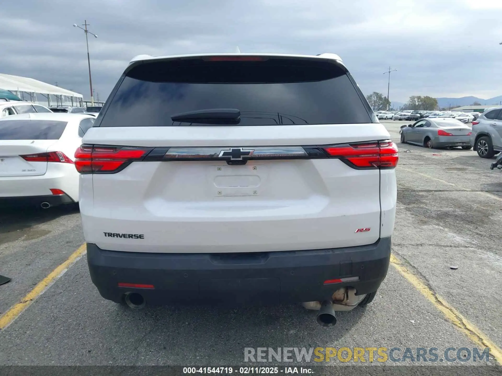 17 Photograph of a damaged car 1GNERJKW2NJ185731 CHEVROLET TRAVERSE 2022