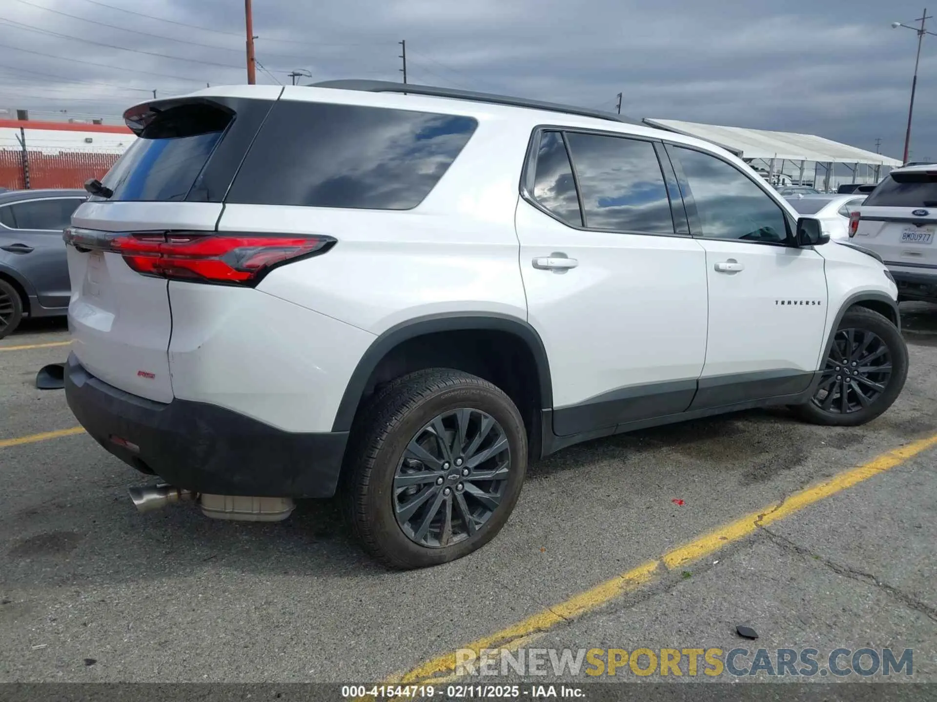 4 Photograph of a damaged car 1GNERJKW2NJ185731 CHEVROLET TRAVERSE 2022