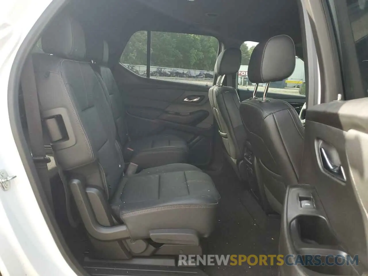11 Photograph of a damaged car 1GNERJKW9NJ187685 CHEVROLET TRAVERSE 2022