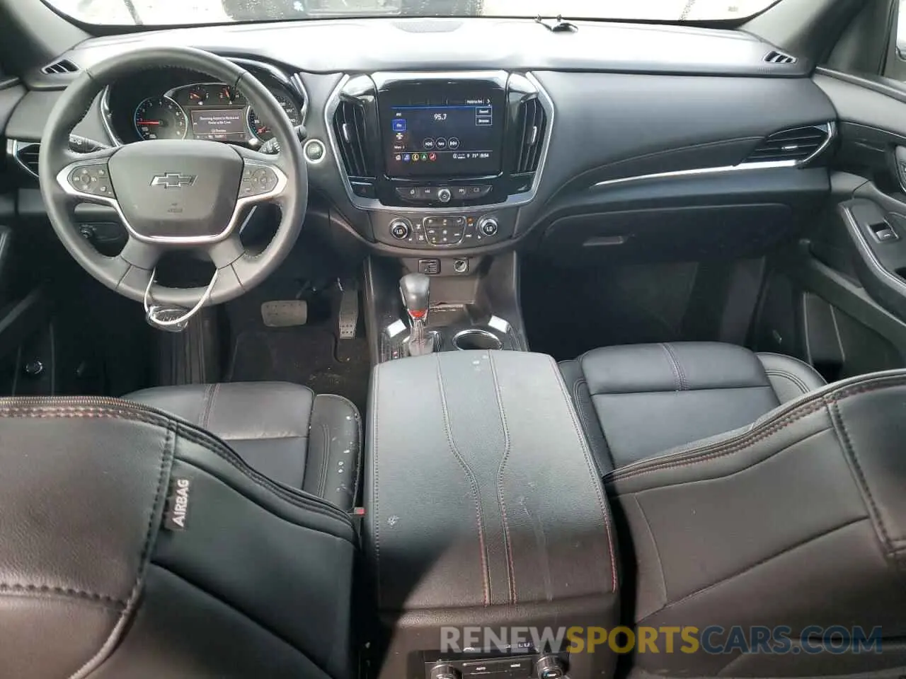 8 Photograph of a damaged car 1GNERJKW9NJ187685 CHEVROLET TRAVERSE 2022