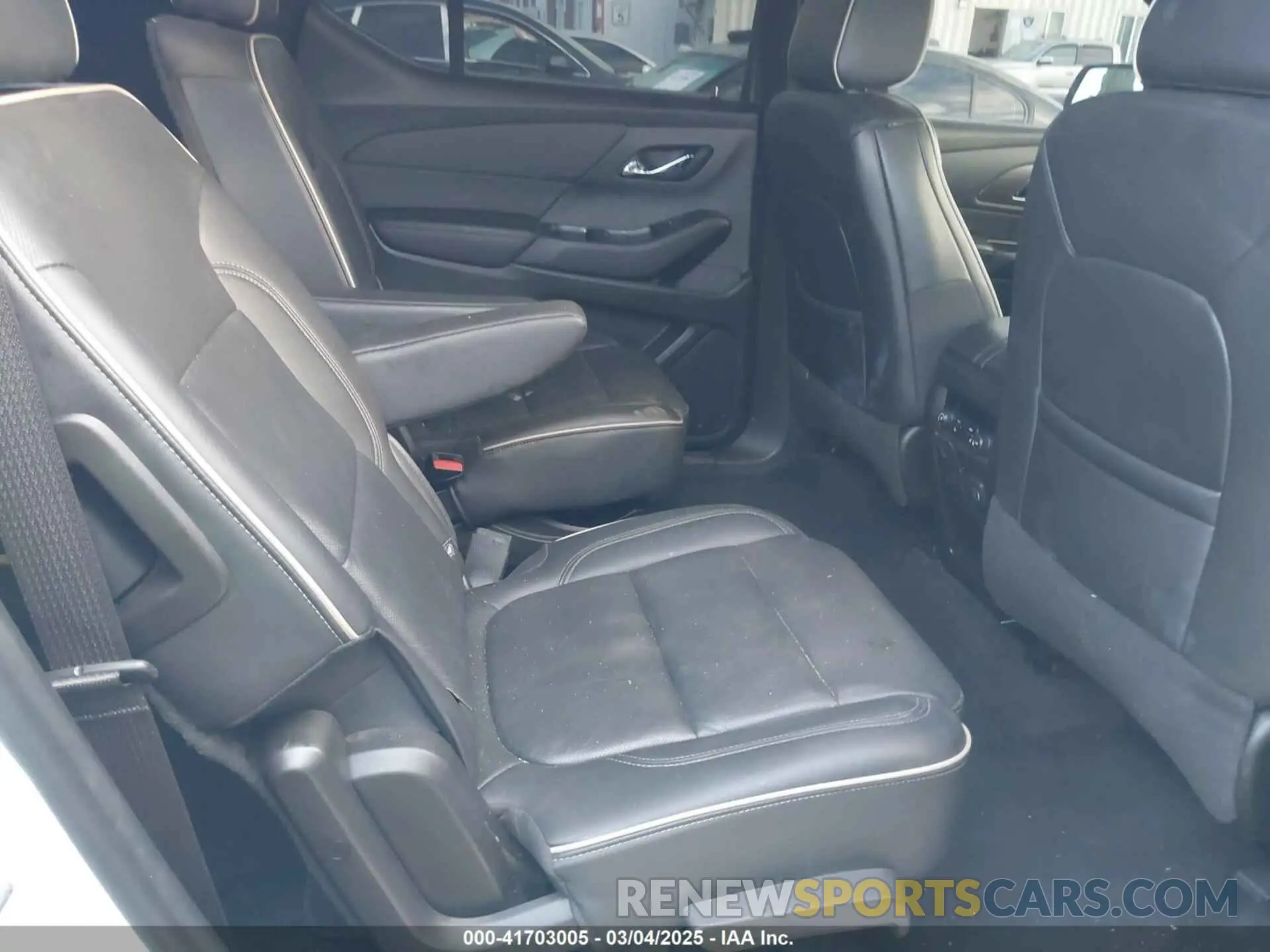 8 Photograph of a damaged car 1GNERKKW2NJ179594 CHEVROLET TRAVERSE 2022