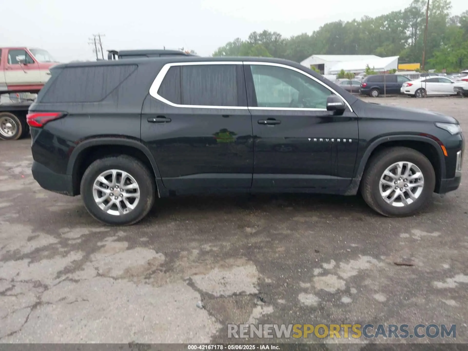 13 Photograph of a damaged car 1GNERLKWXNJ156599 CHEVROLET TRAVERSE 2022