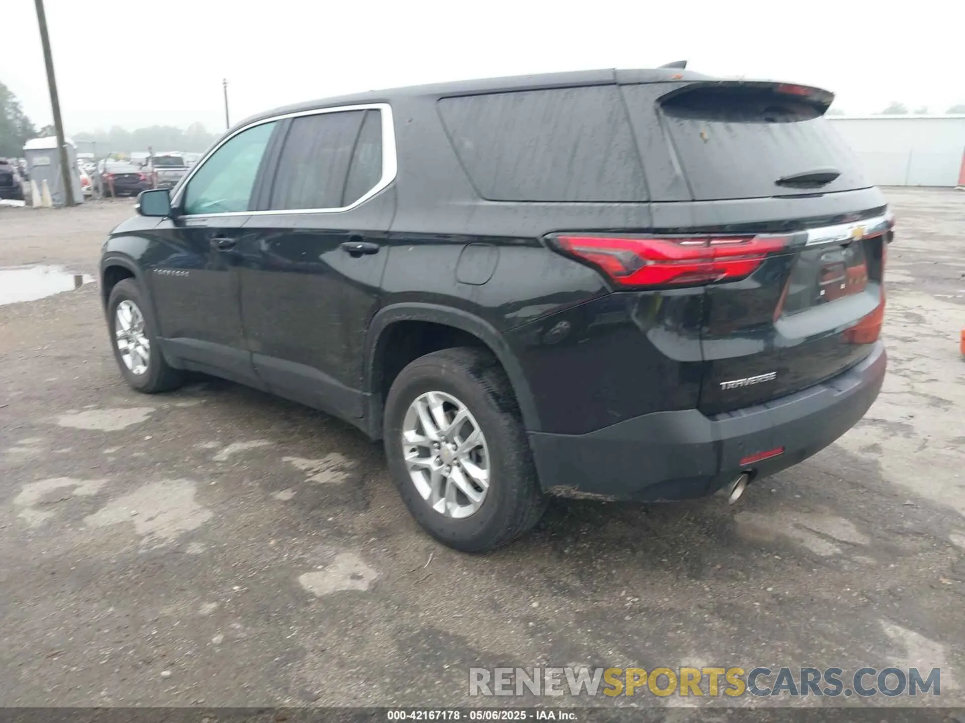 3 Photograph of a damaged car 1GNERLKWXNJ156599 CHEVROLET TRAVERSE 2022
