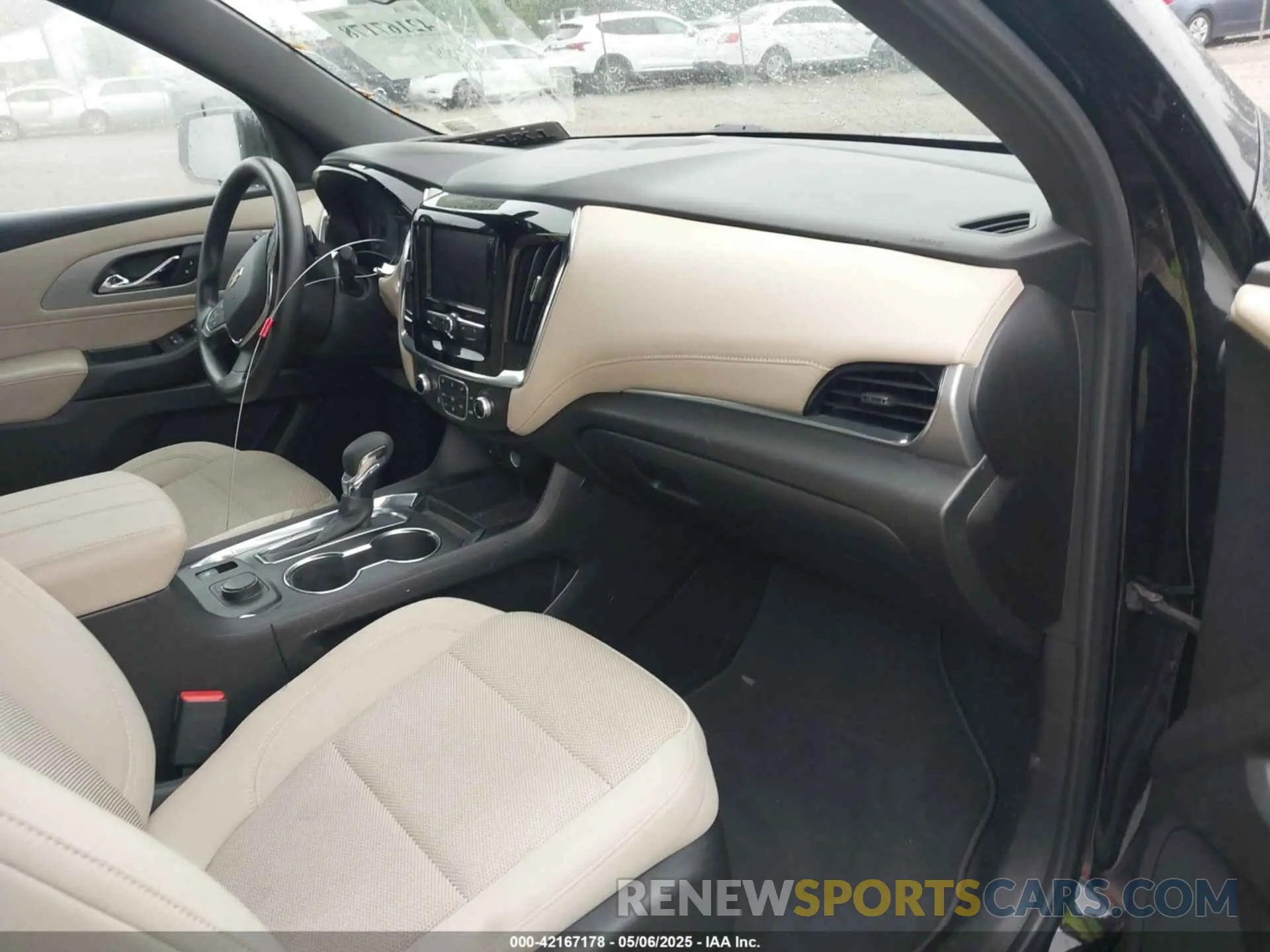 5 Photograph of a damaged car 1GNERLKWXNJ156599 CHEVROLET TRAVERSE 2022