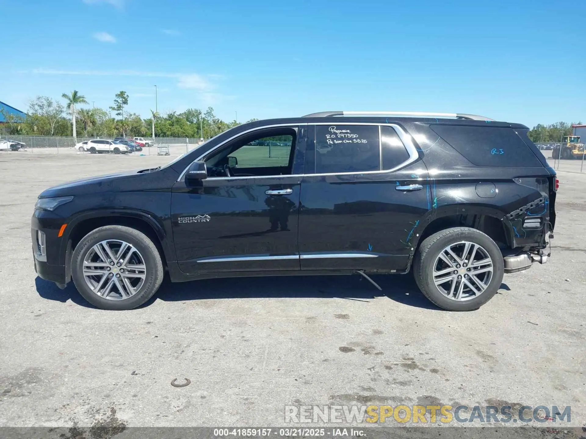 15 Photograph of a damaged car 1GNERNKW9NJ152474 CHEVROLET TRAVERSE 2022