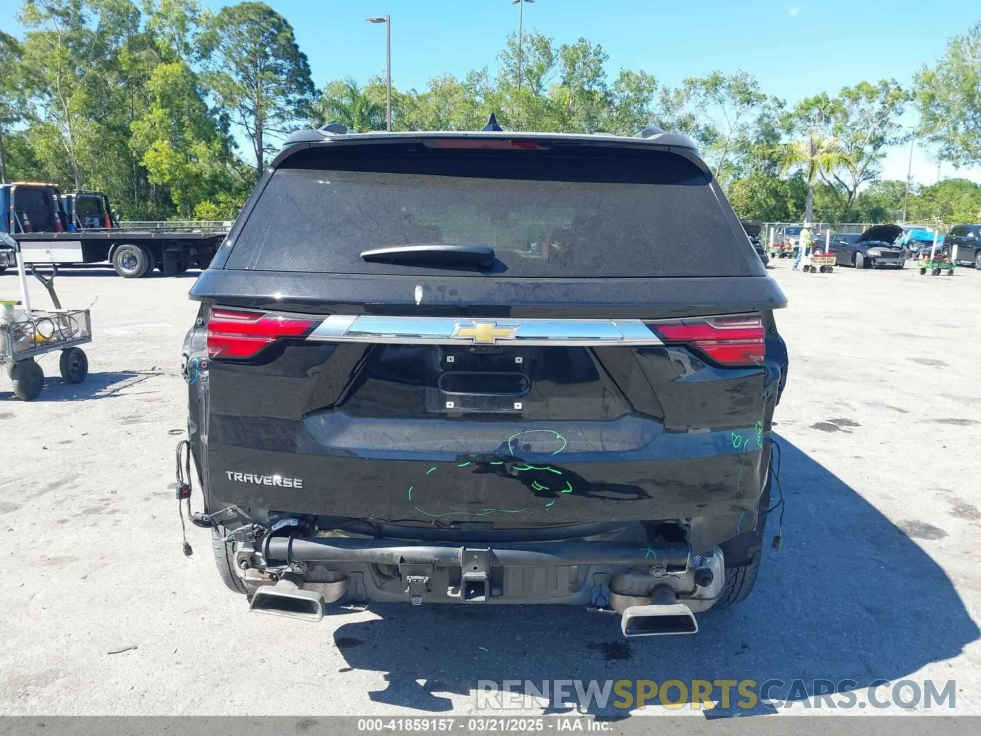 17 Photograph of a damaged car 1GNERNKW9NJ152474 CHEVROLET TRAVERSE 2022