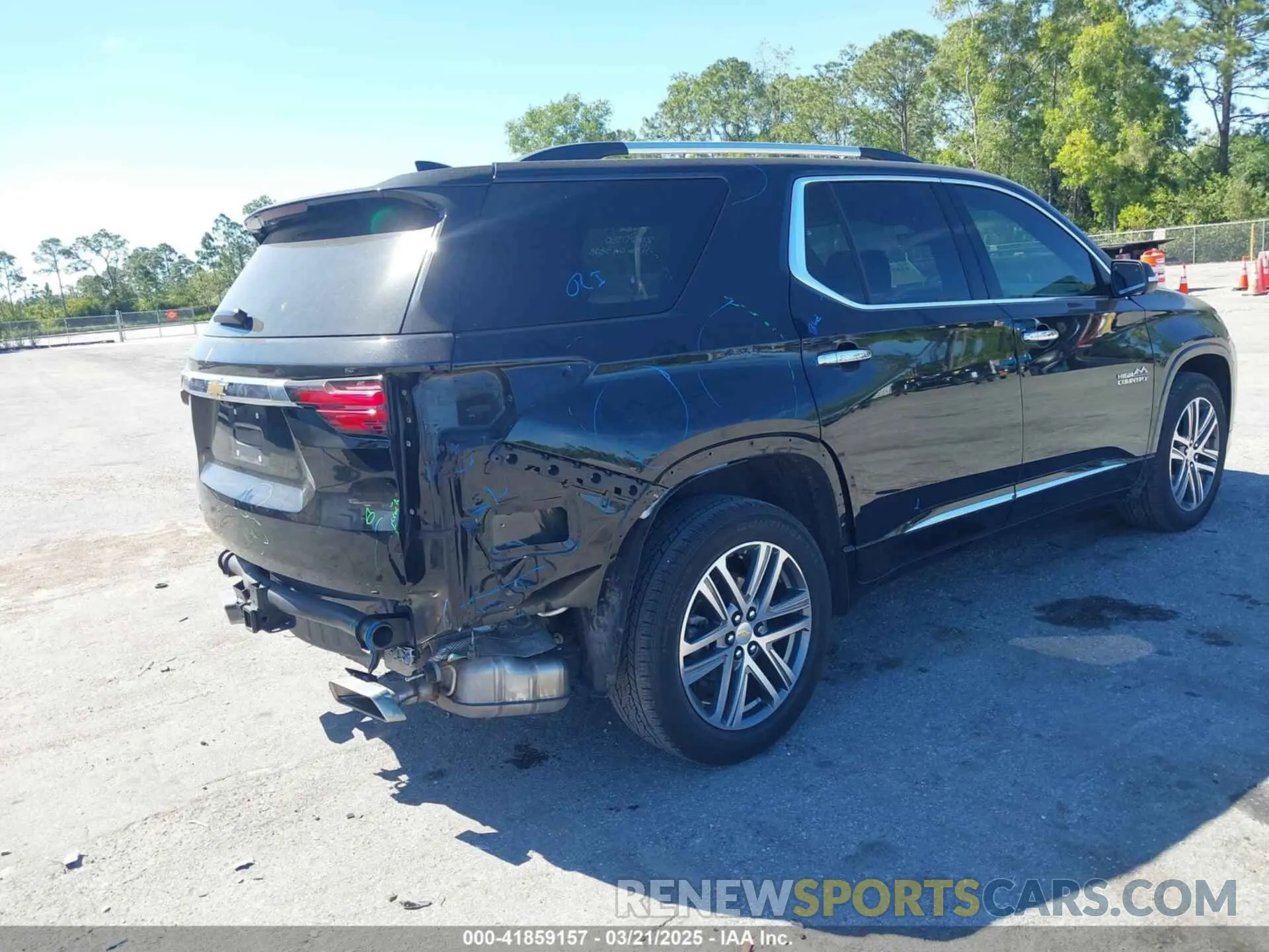 4 Photograph of a damaged car 1GNERNKW9NJ152474 CHEVROLET TRAVERSE 2022