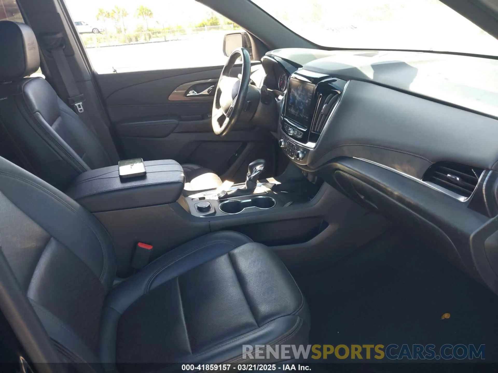 5 Photograph of a damaged car 1GNERNKW9NJ152474 CHEVROLET TRAVERSE 2022
