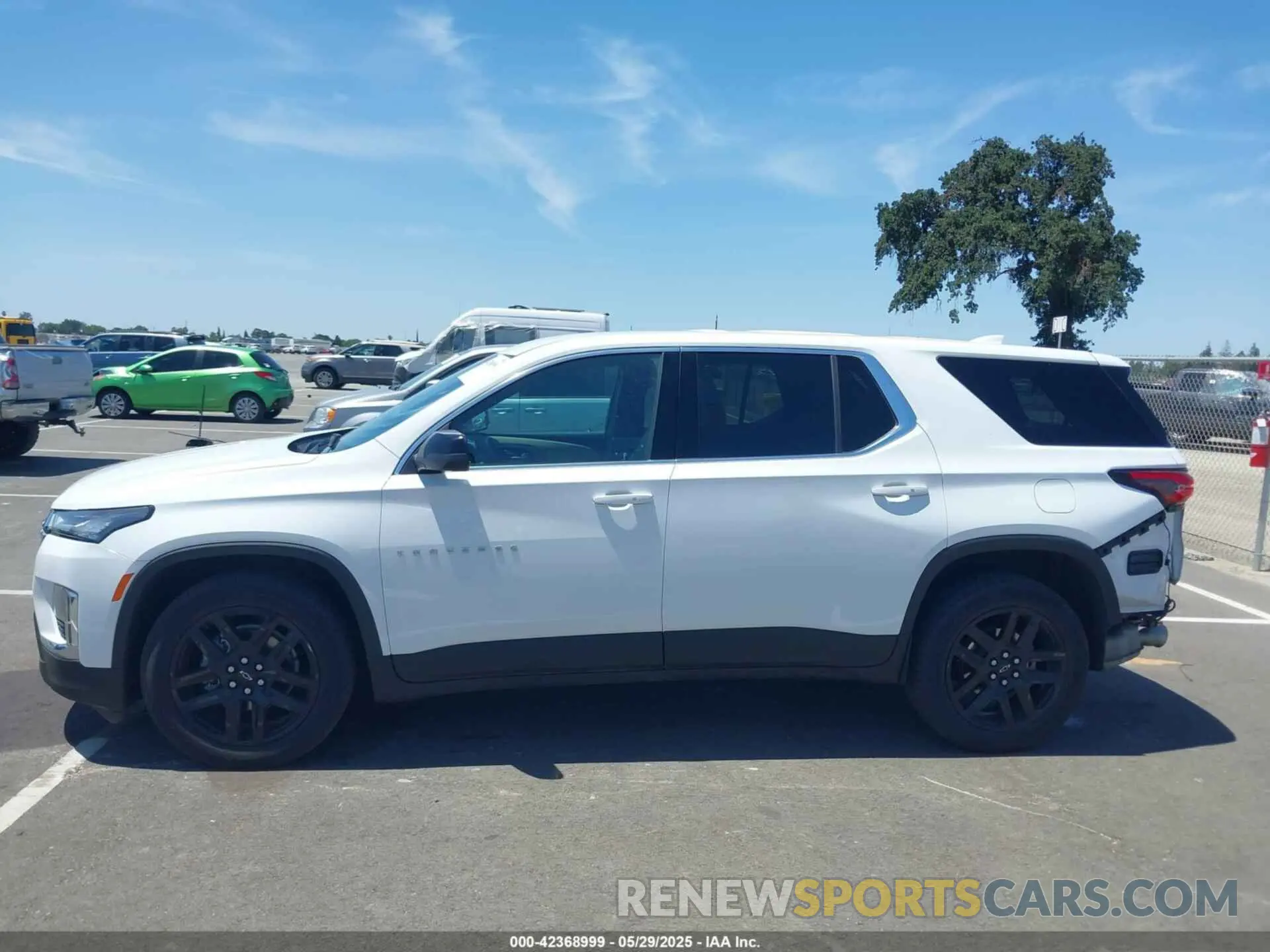 15 Photograph of a damaged car 1GNEVFKW3NJ179834 CHEVROLET TRAVERSE 2022