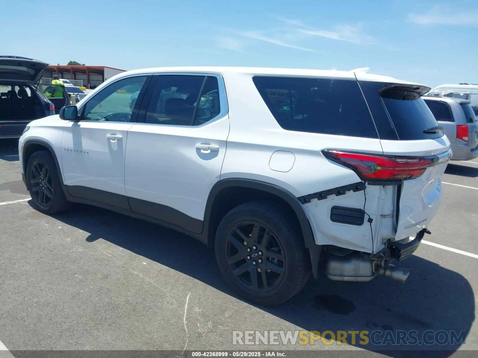 3 Photograph of a damaged car 1GNEVFKW3NJ179834 CHEVROLET TRAVERSE 2022