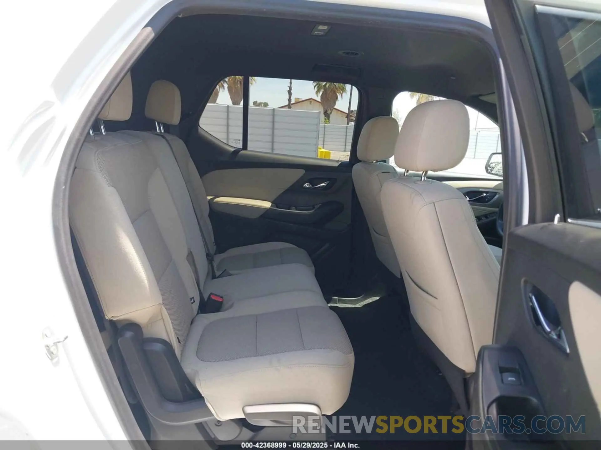 8 Photograph of a damaged car 1GNEVFKW3NJ179834 CHEVROLET TRAVERSE 2022