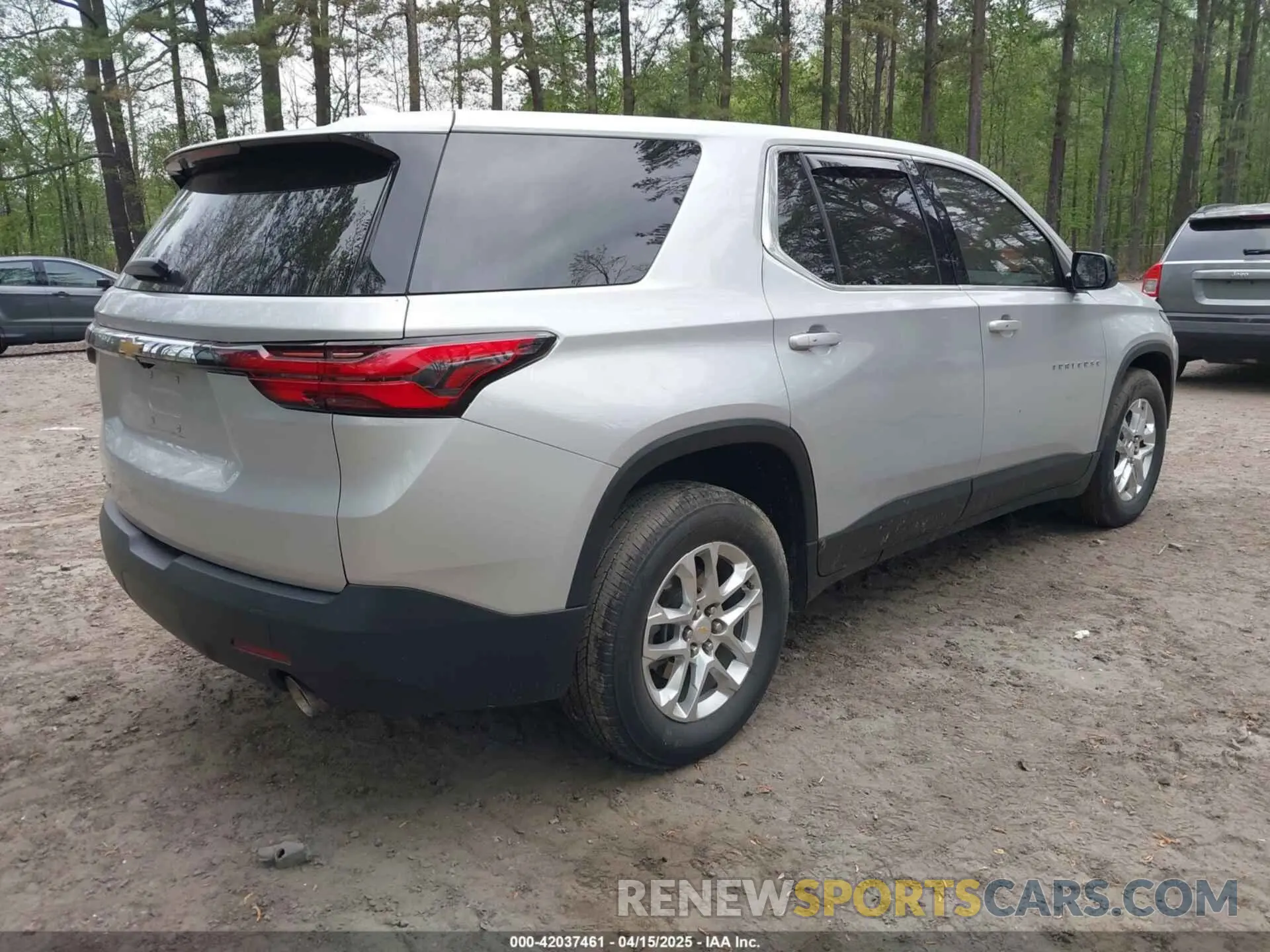 4 Фотография поврежденного автомобиля 1GNEVFKW4NJ101305 CHEVROLET TRAVERSE 2022