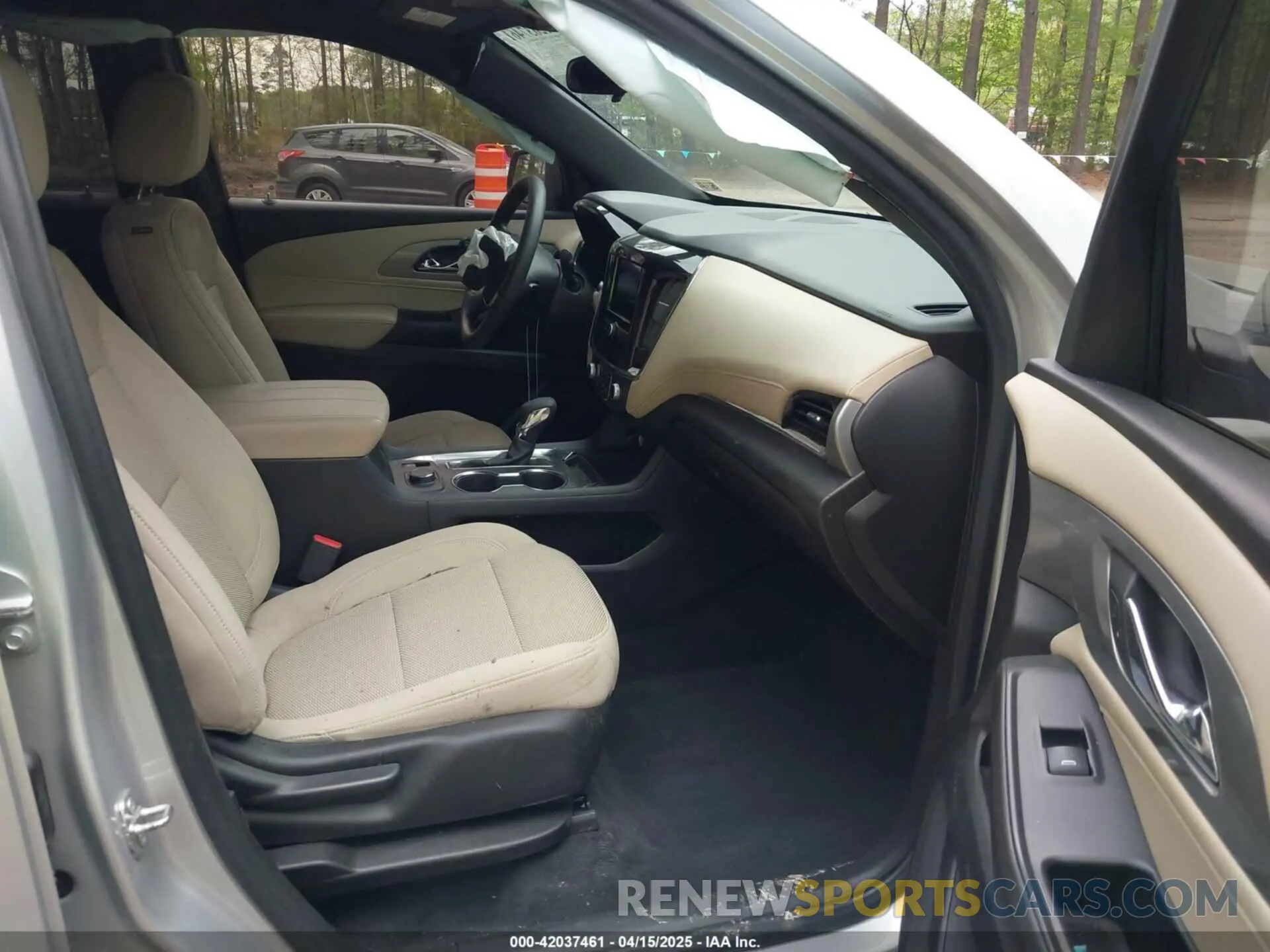 5 Фотография поврежденного автомобиля 1GNEVFKW4NJ101305 CHEVROLET TRAVERSE 2022