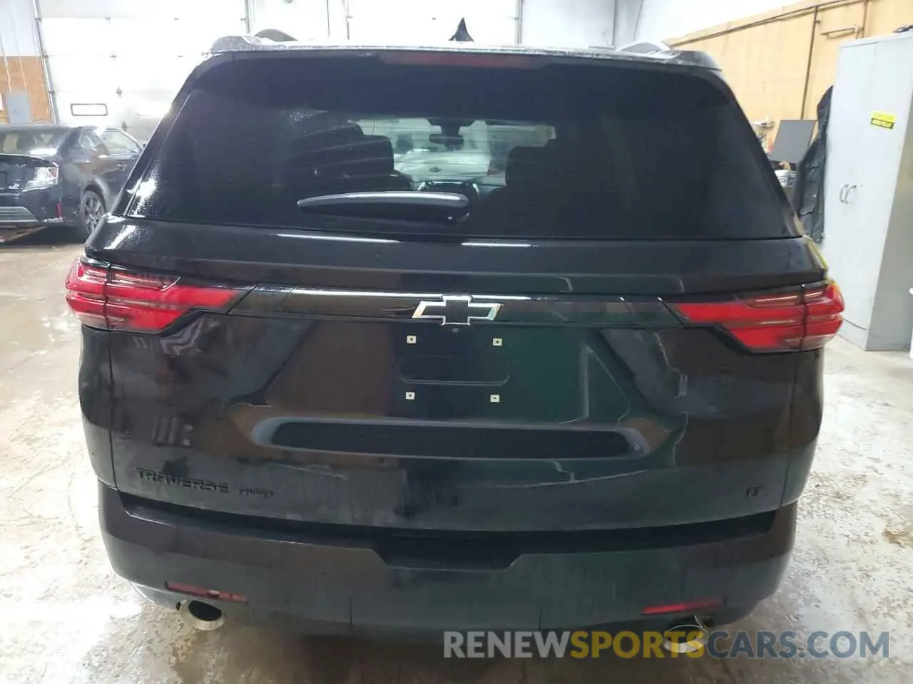 6 Photograph of a damaged car 1GNEVGKW0NJ140849 CHEVROLET TRAVERSE 2022