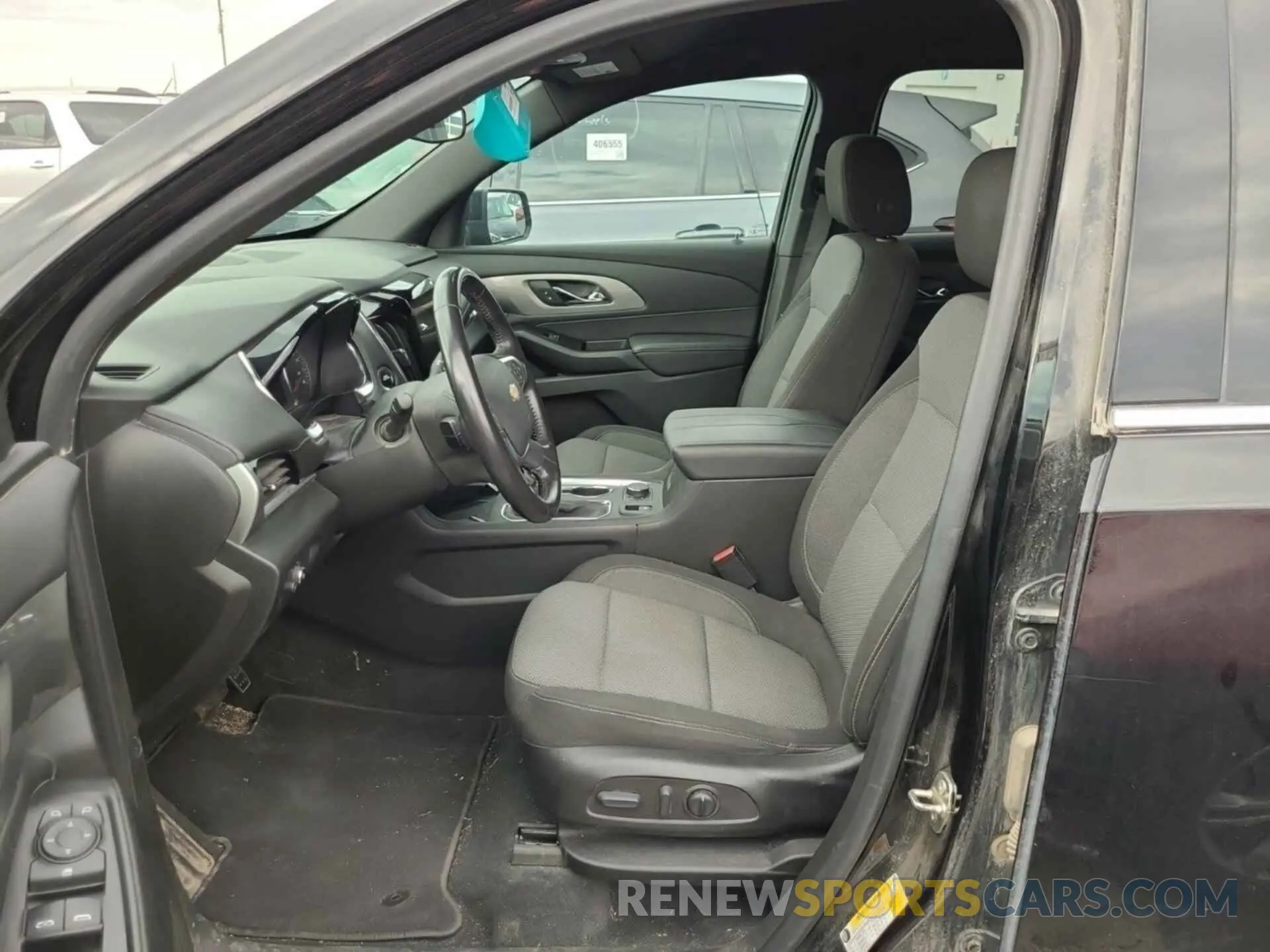 8 Photograph of a damaged car 1GNEVGKW0NJ185337 CHEVROLET TRAVERSE 2022