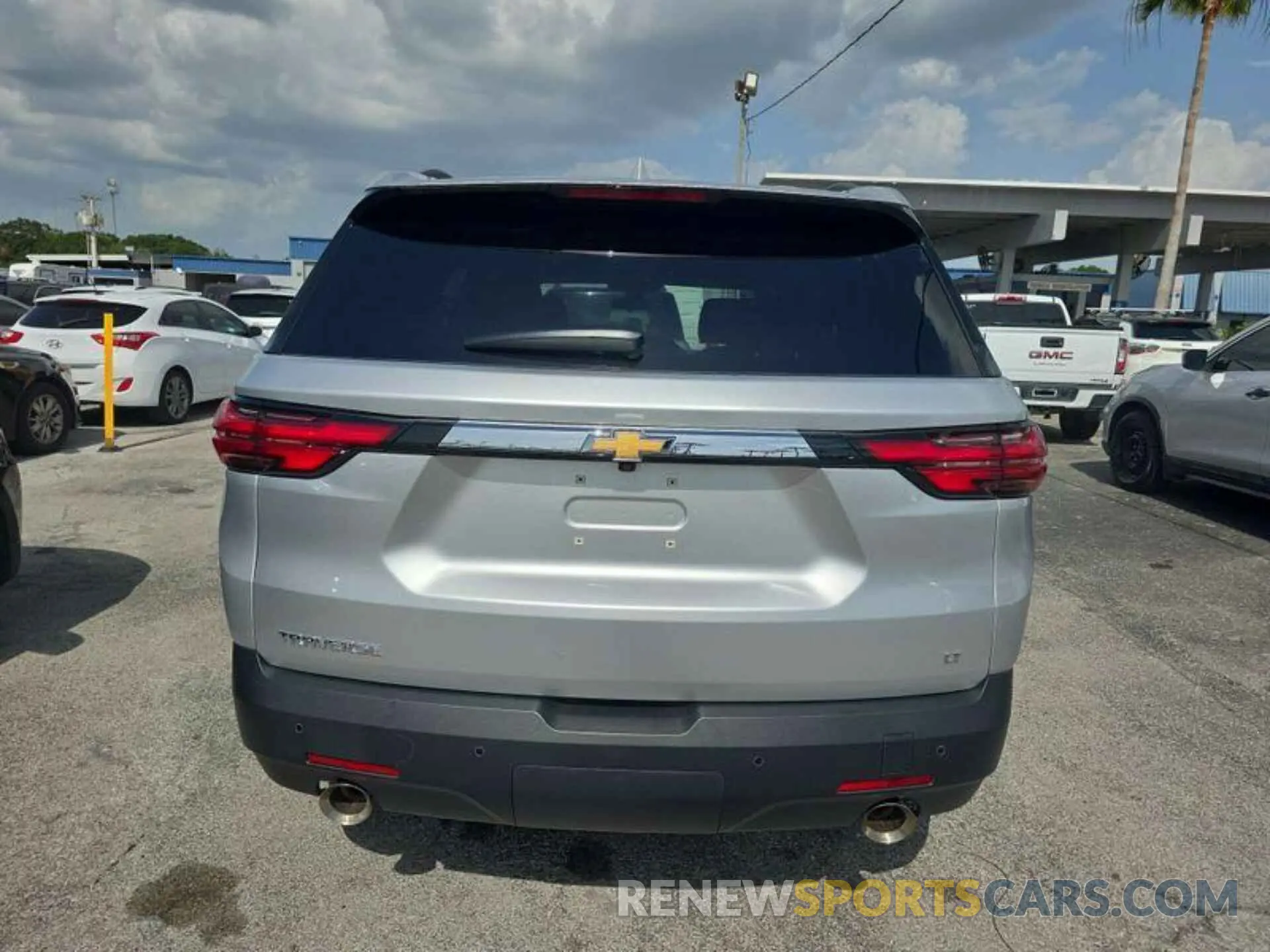 15 Photograph of a damaged car 1GNEVGKW4NJ169495 CHEVROLET TRAVERSE 2022