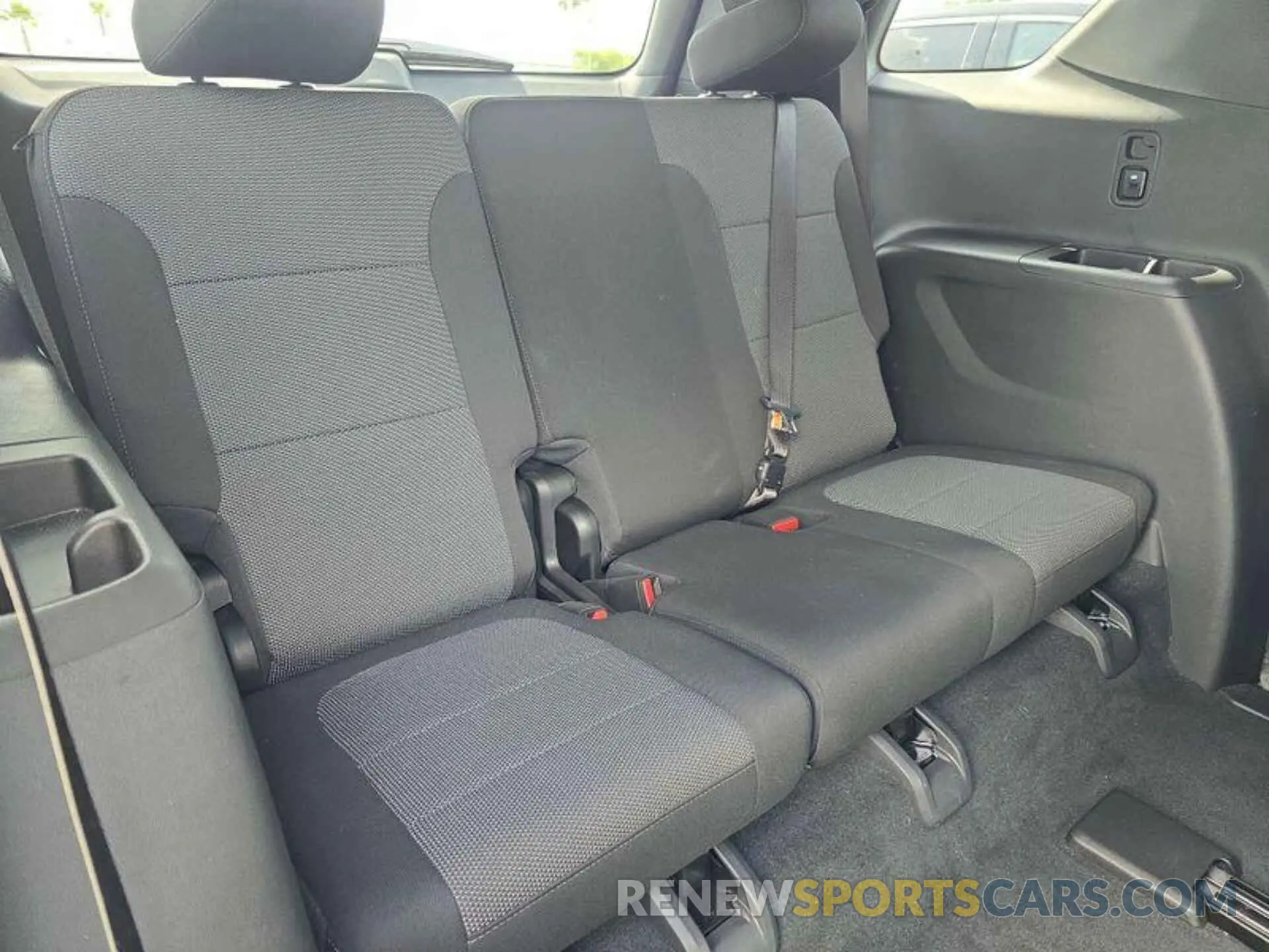 2 Photograph of a damaged car 1GNEVGKW4NJ169495 CHEVROLET TRAVERSE 2022