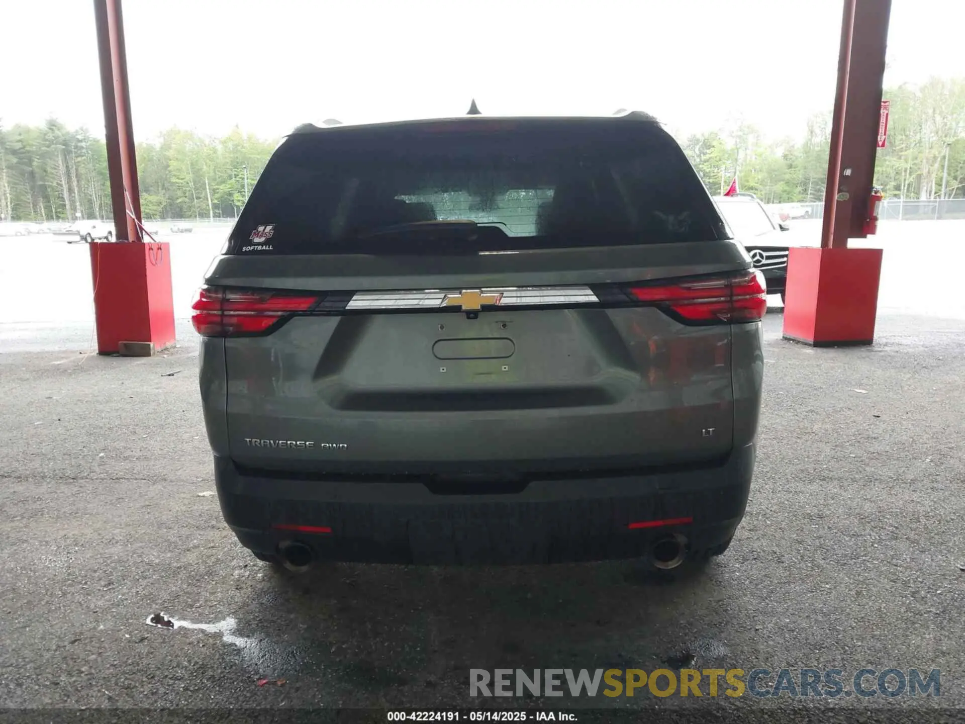 16 Photograph of a damaged car 1GNEVGKW5NJ133220 CHEVROLET TRAVERSE 2022
