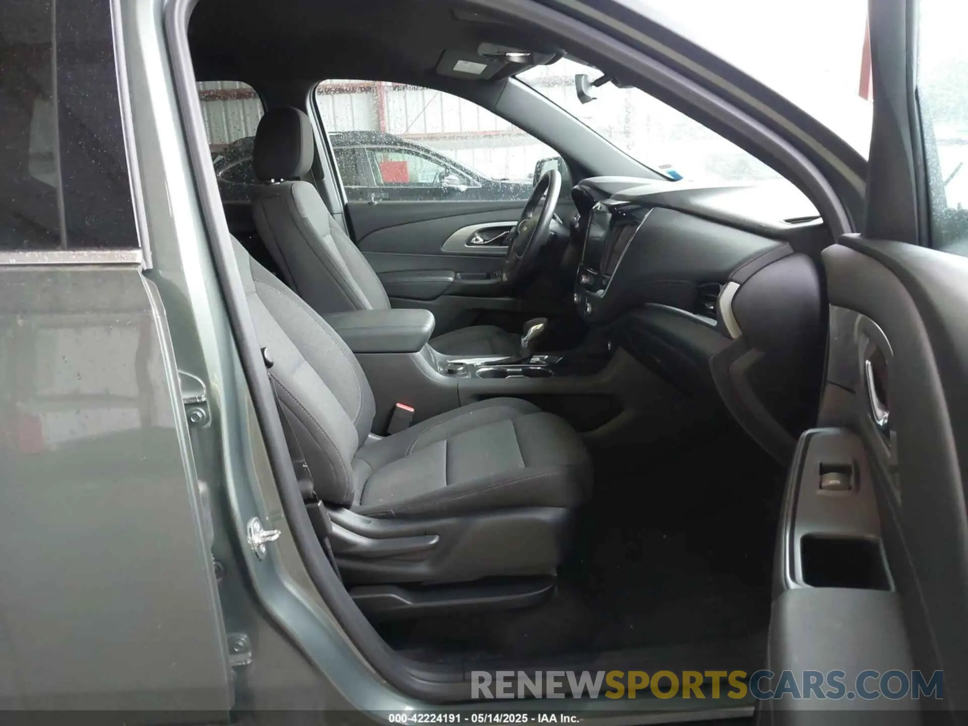 5 Photograph of a damaged car 1GNEVGKW5NJ133220 CHEVROLET TRAVERSE 2022