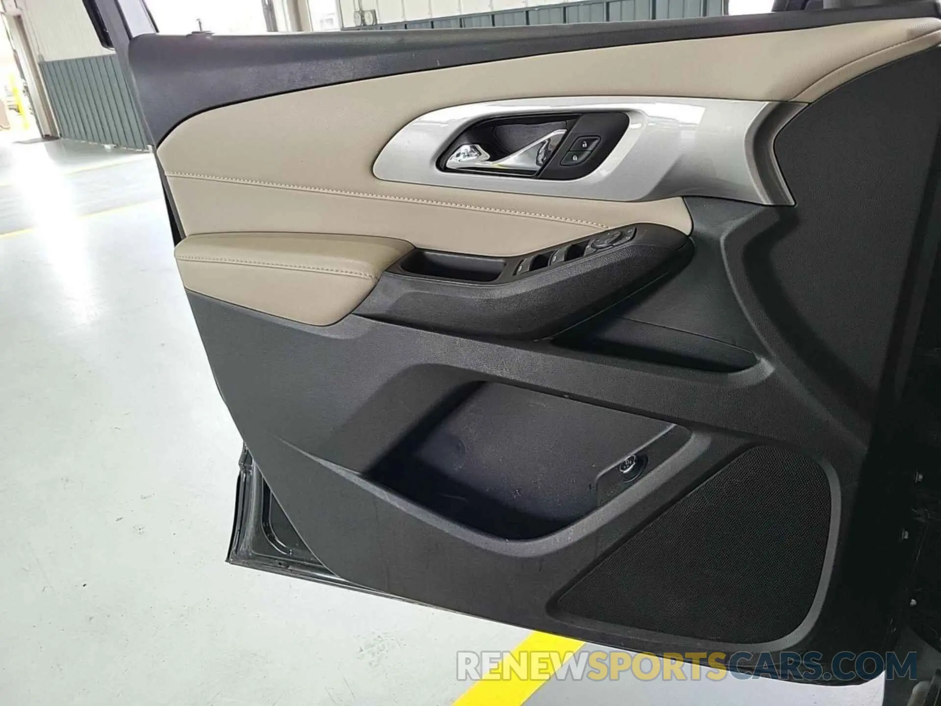 1 Фотография поврежденного автомобиля 1GNEVGKW6NJ151516 CHEVROLET TRAVERSE 2022