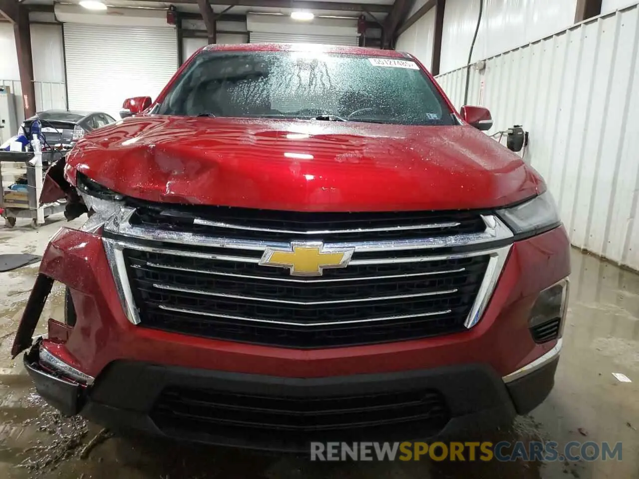 5 Photograph of a damaged car 1GNEVGKW7NJ121196 CHEVROLET TRAVERSE 2022