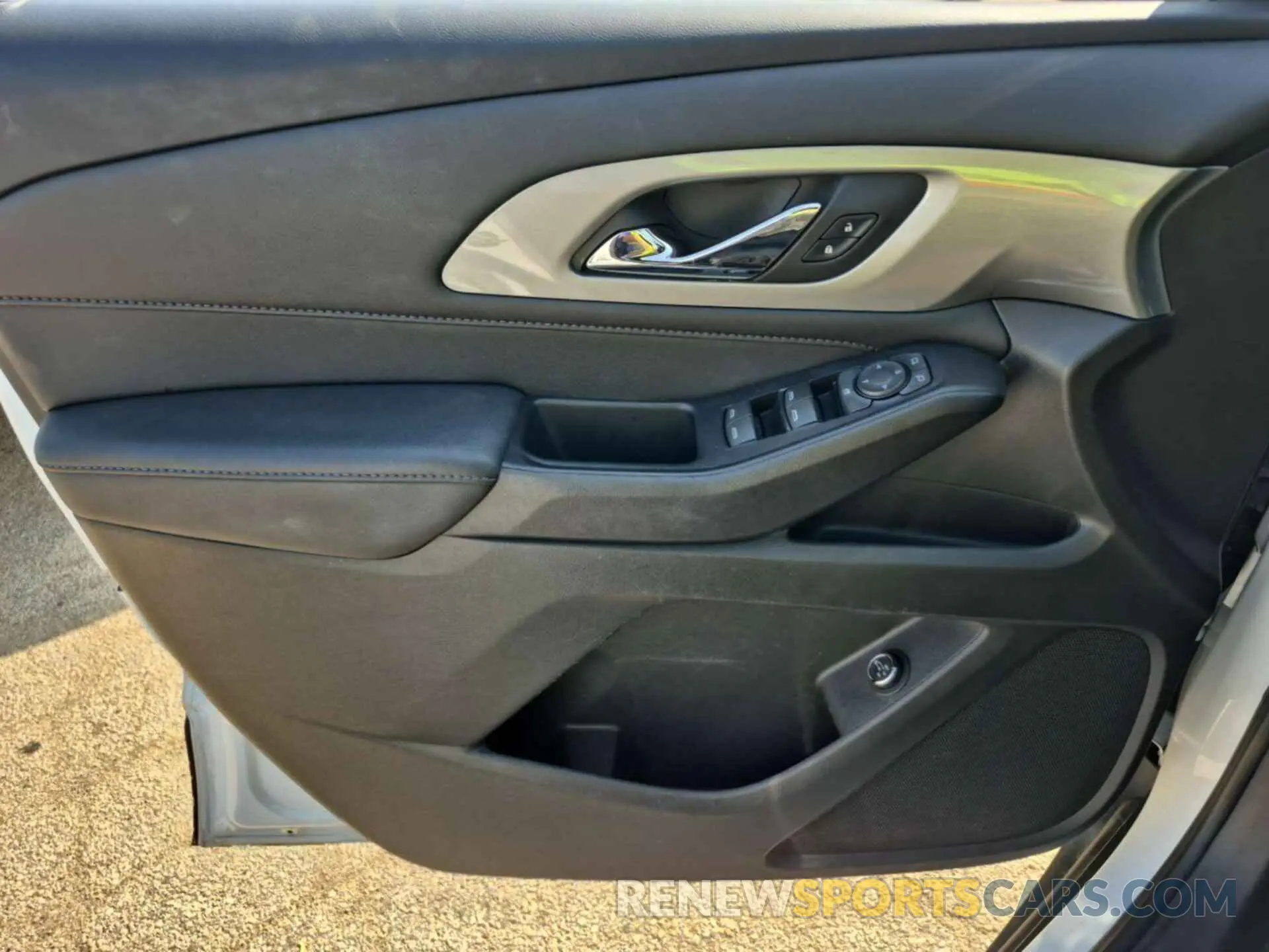 10 Фотография поврежденного автомобиля 1GNEVGKW7NJ151086 CHEVROLET TRAVERSE 2022