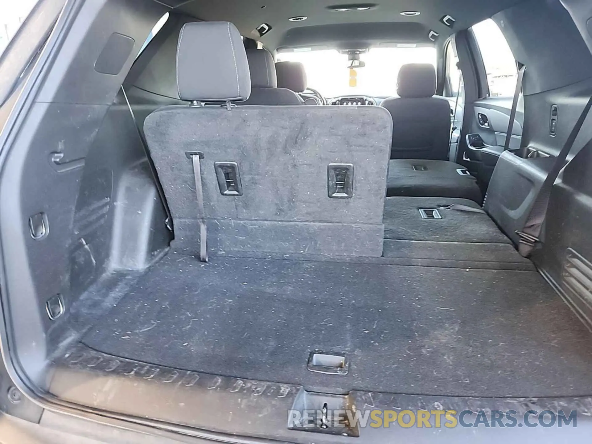 11 Photograph of a damaged car 1GNEVGKW7NJ151685 CHEVROLET TRAVERSE 2022