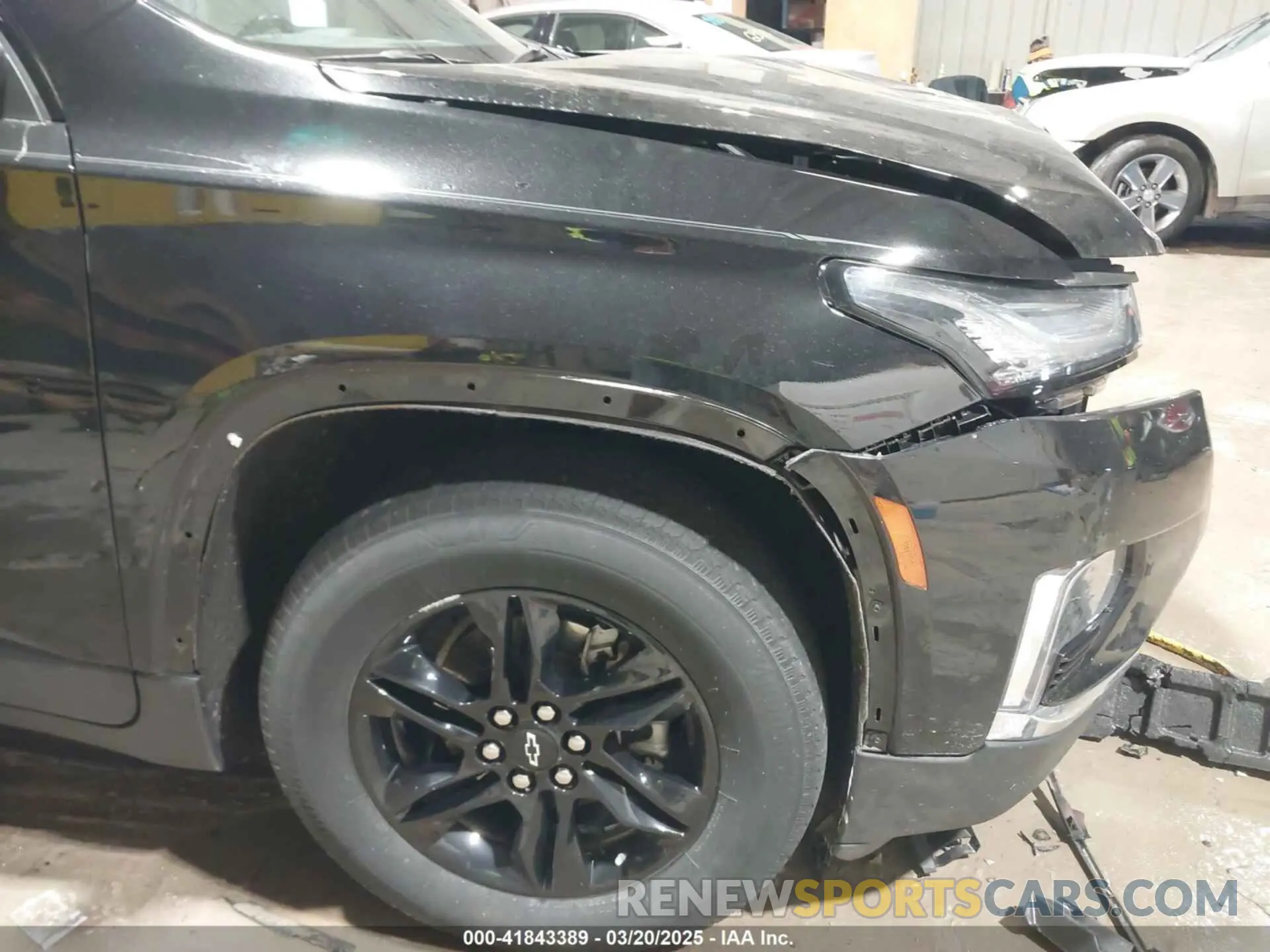 17 Photograph of a damaged car 1GNEVGKW8NJ180273 CHEVROLET TRAVERSE 2022
