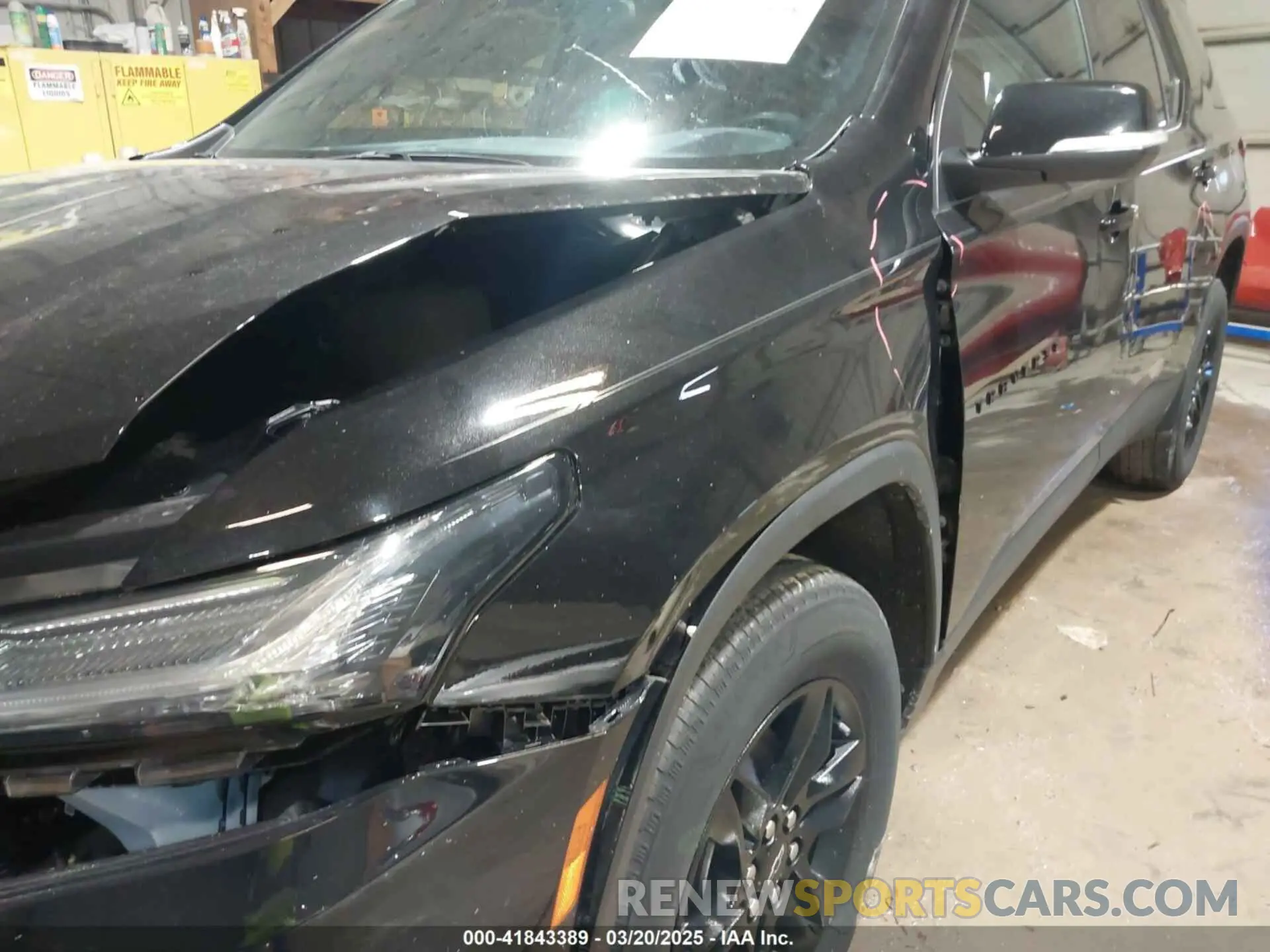 18 Photograph of a damaged car 1GNEVGKW8NJ180273 CHEVROLET TRAVERSE 2022