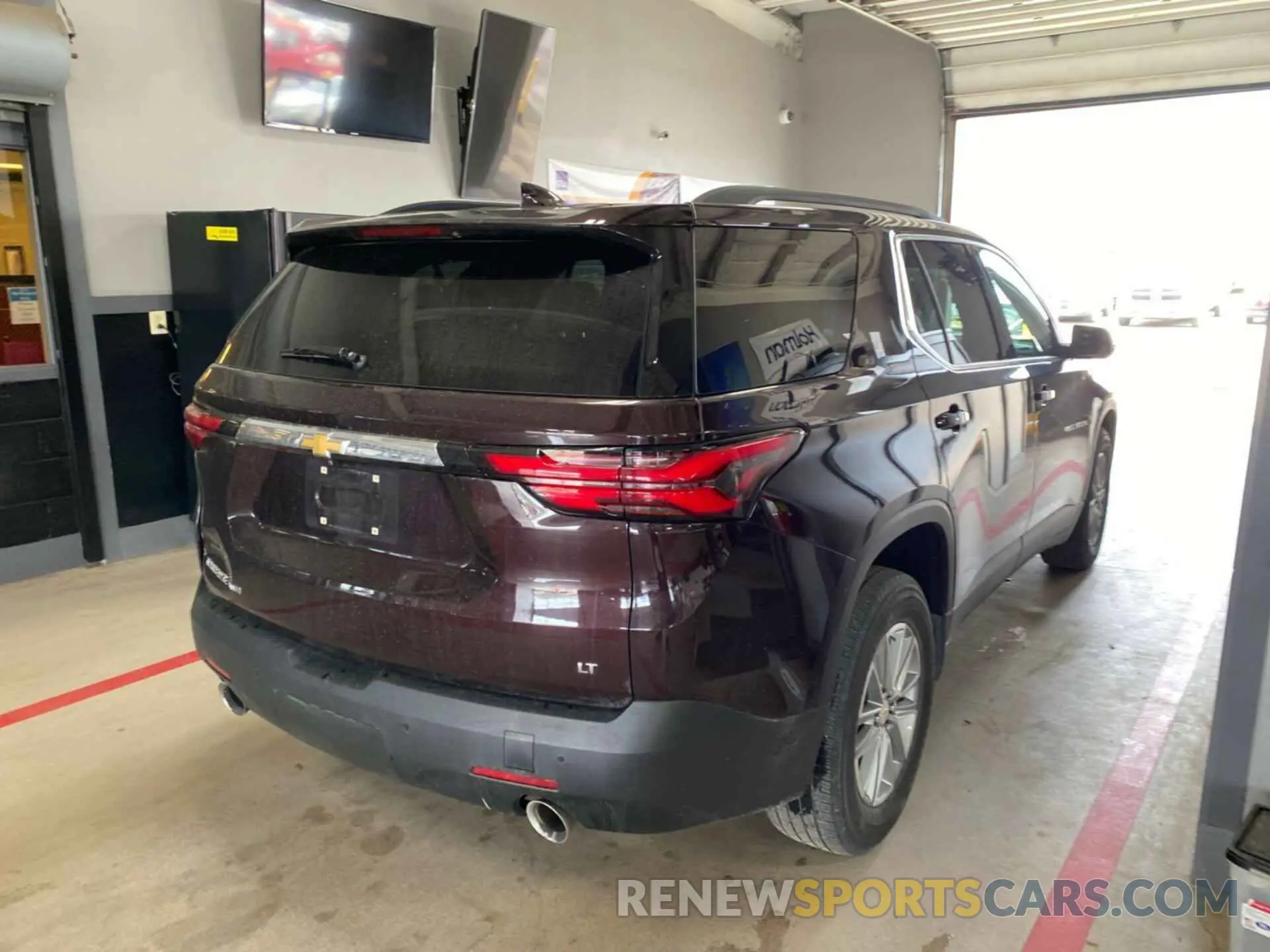 17 Фотография поврежденного автомобиля 1GNEVGKW9NJ180766 CHEVROLET TRAVERSE 2022