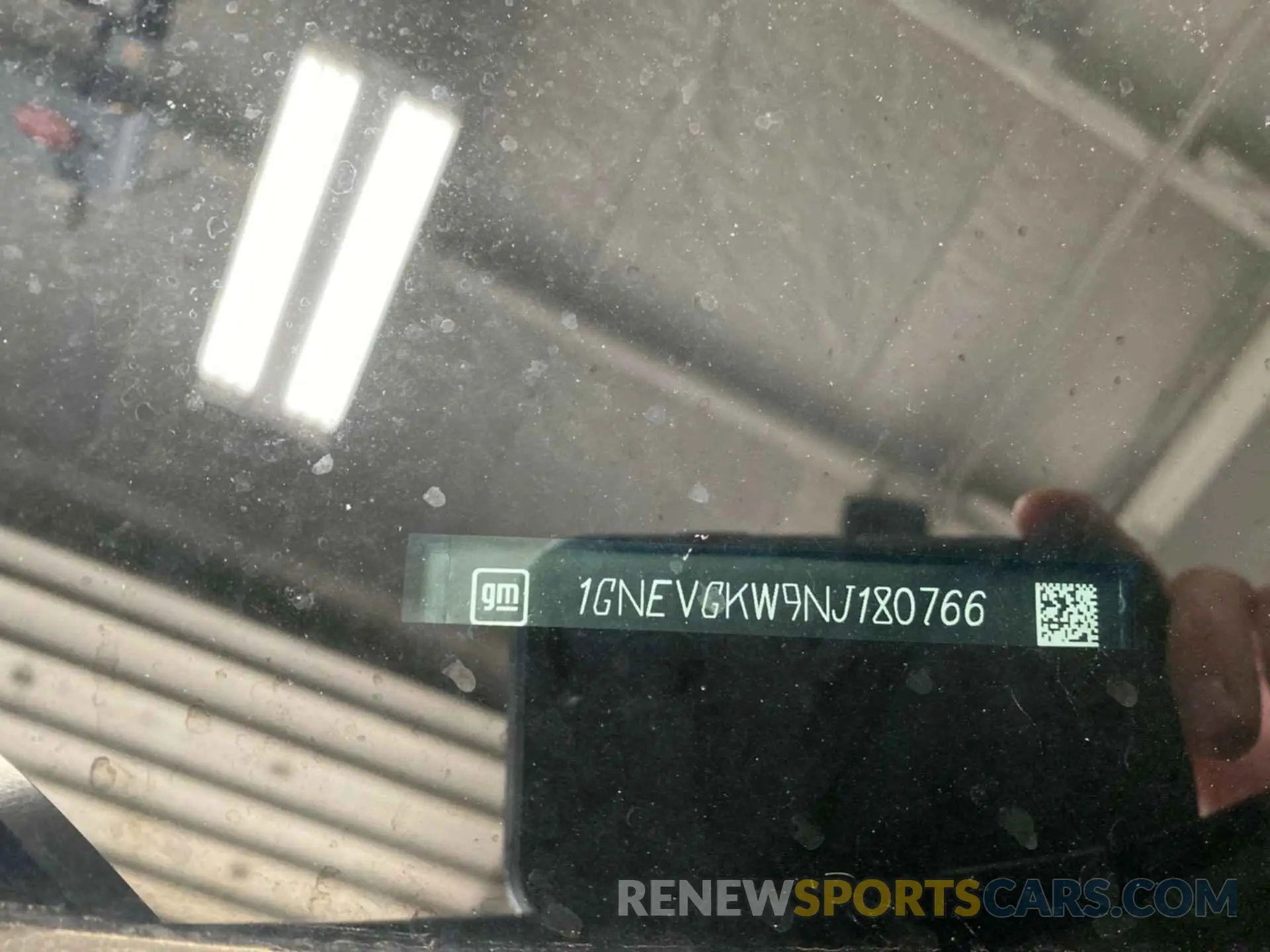 4 Фотография поврежденного автомобиля 1GNEVGKW9NJ180766 CHEVROLET TRAVERSE 2022