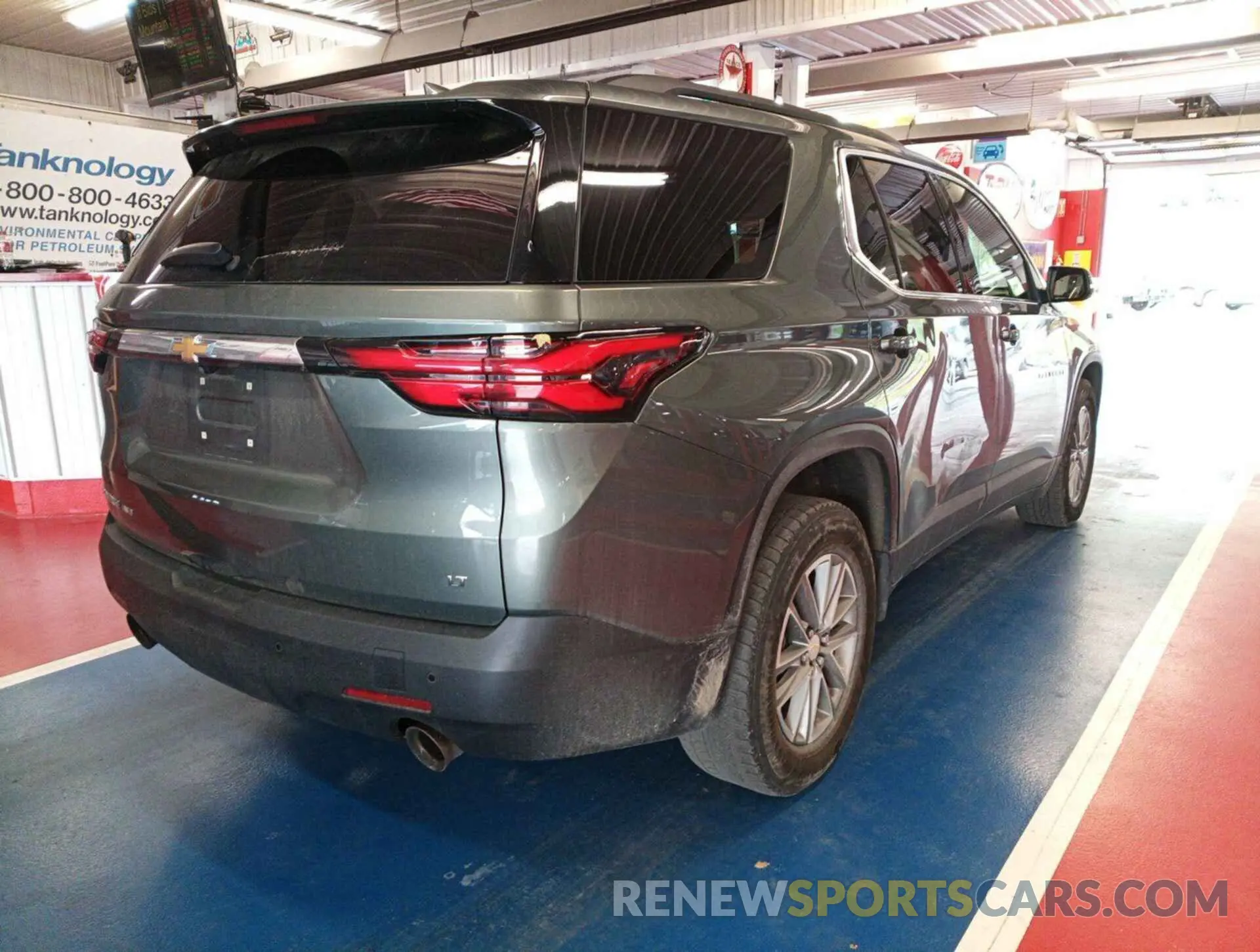 1 Фотография поврежденного автомобиля 1GNEVGKWXNJ150837 CHEVROLET TRAVERSE 2022