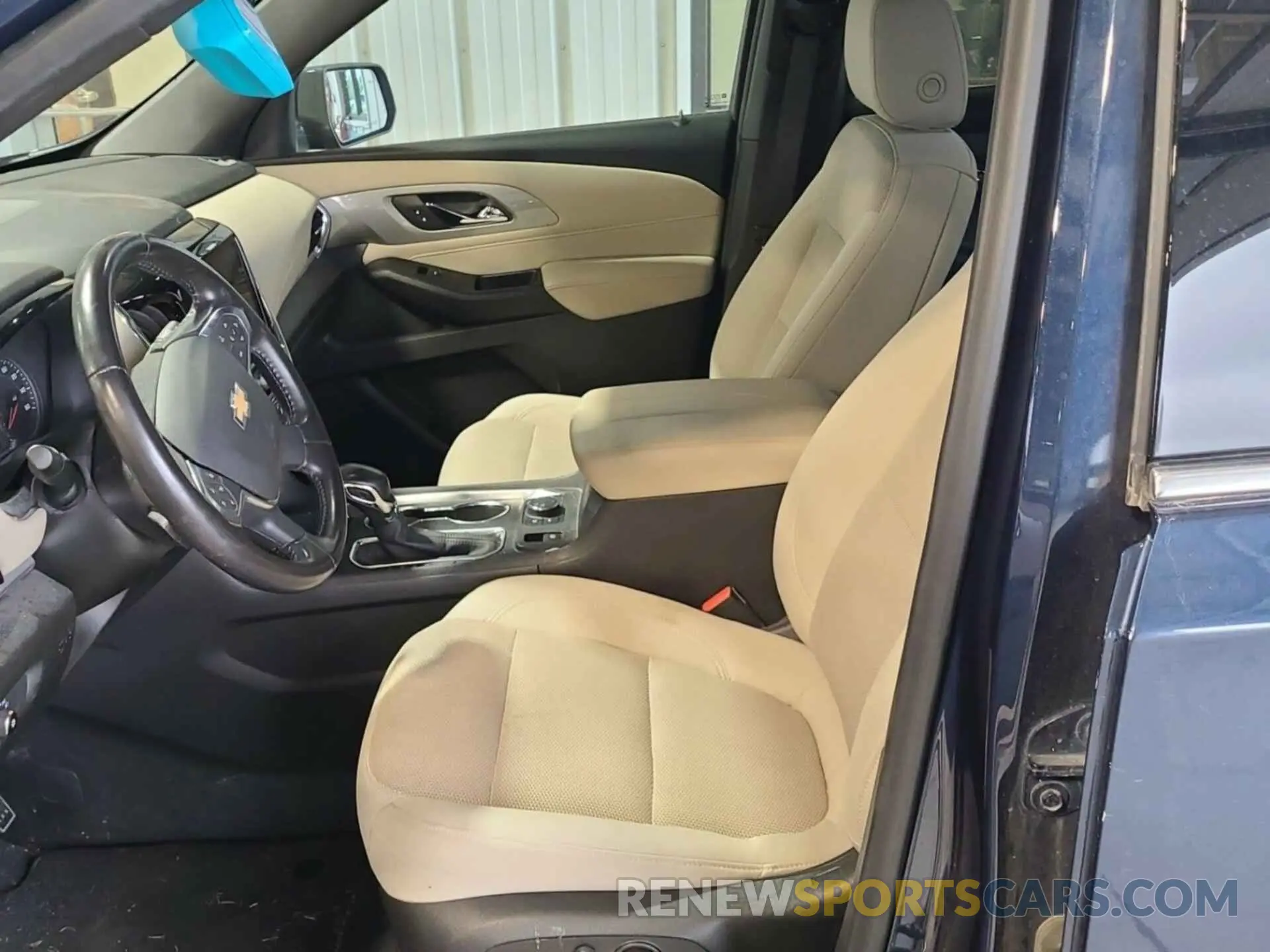 3 Фотография поврежденного автомобиля 1GNEVGKWXNJ177262 CHEVROLET TRAVERSE 2022