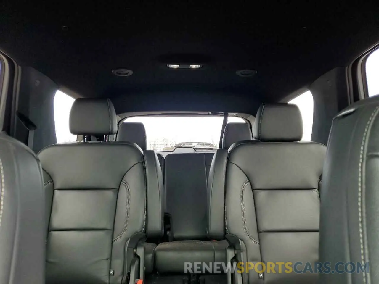 10 Photograph of a damaged car 1GNEVHKW0NJ153624 CHEVROLET TRAVERSE 2022