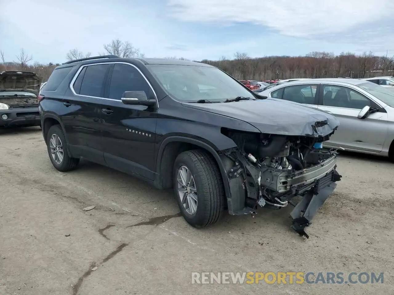 4 Photograph of a damaged car 1GNEVHKW0NJ153624 CHEVROLET TRAVERSE 2022