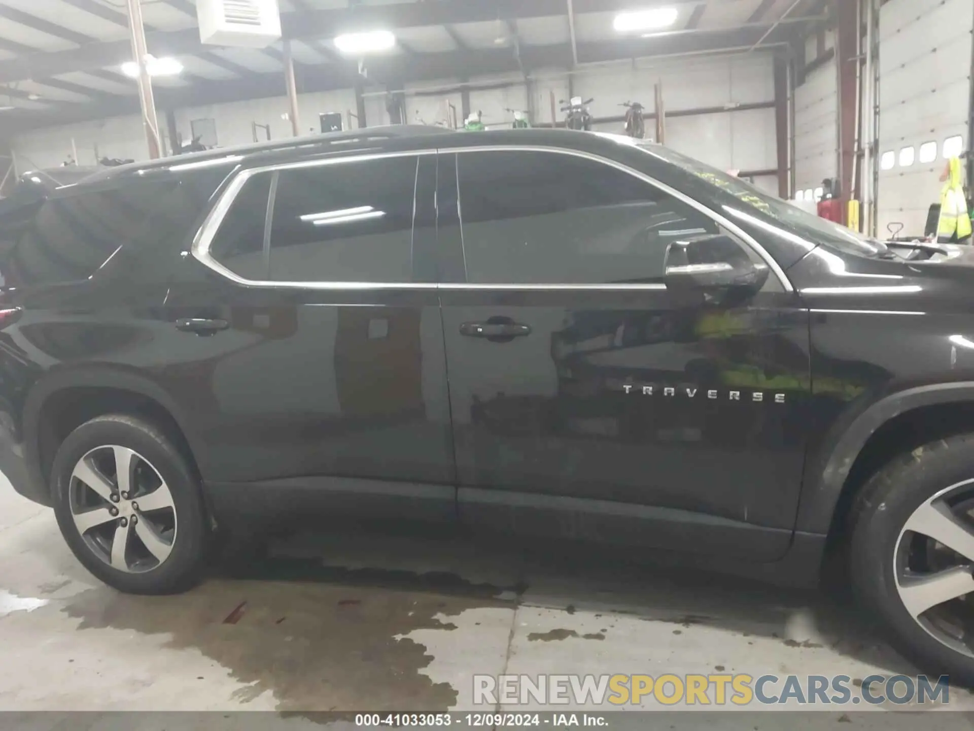 13 Photograph of a damaged car 1GNEVHKW3NJ124361 CHEVROLET TRAVERSE 2022