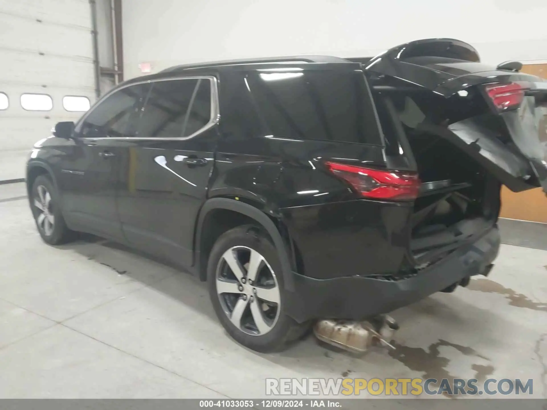 3 Photograph of a damaged car 1GNEVHKW3NJ124361 CHEVROLET TRAVERSE 2022