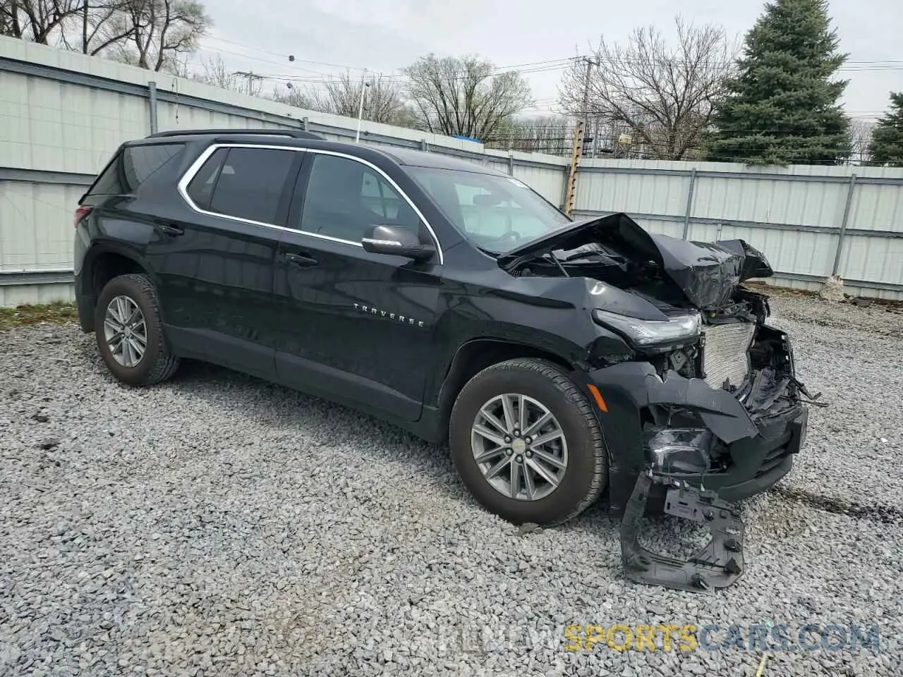 4 Photograph of a damaged car 1GNEVHKW3NJ194409 CHEVROLET TRAVERSE 2022