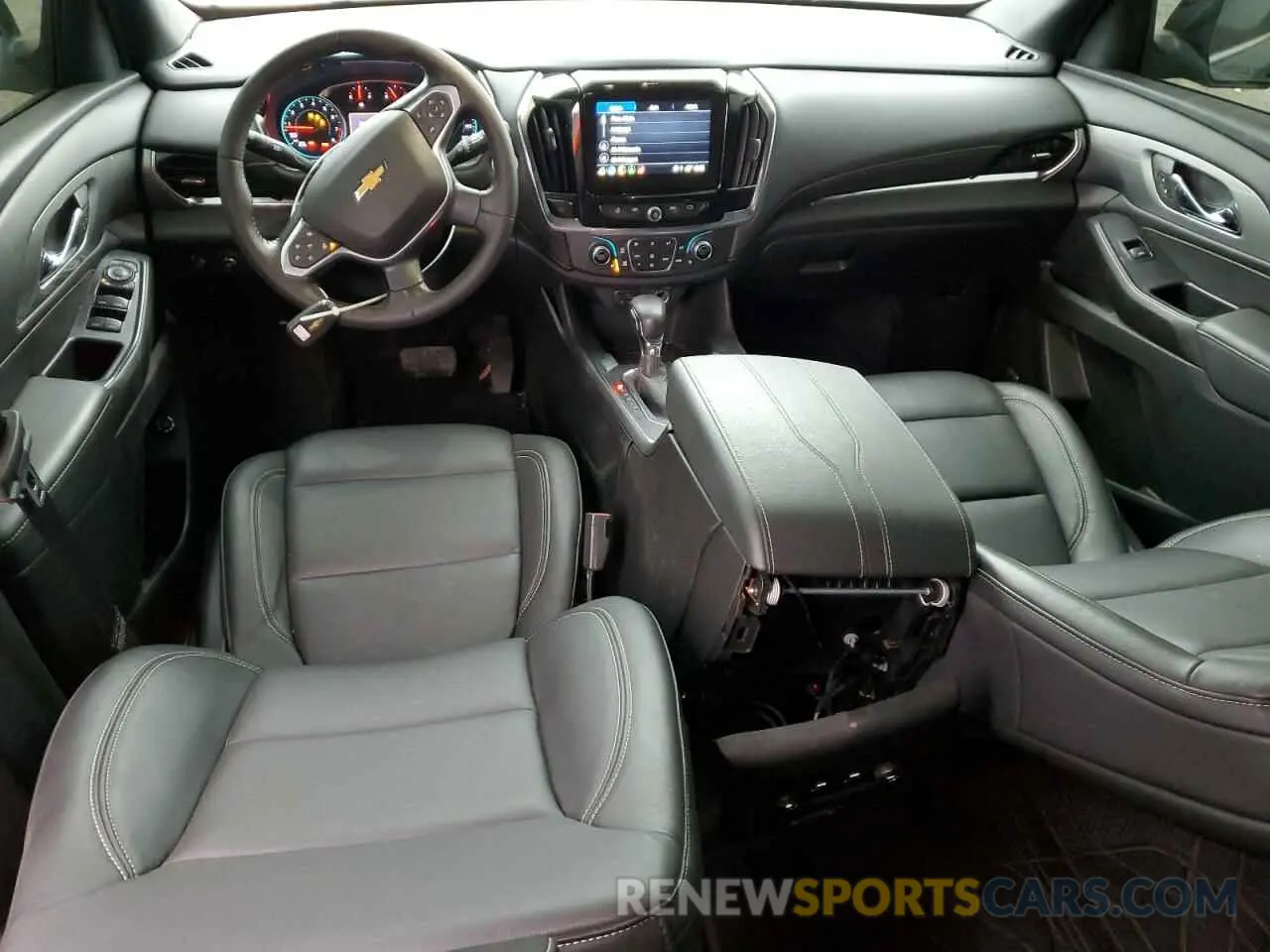 8 Фотография поврежденного автомобиля 1GNEVHKW5NJ108324 CHEVROLET TRAVERSE 2022