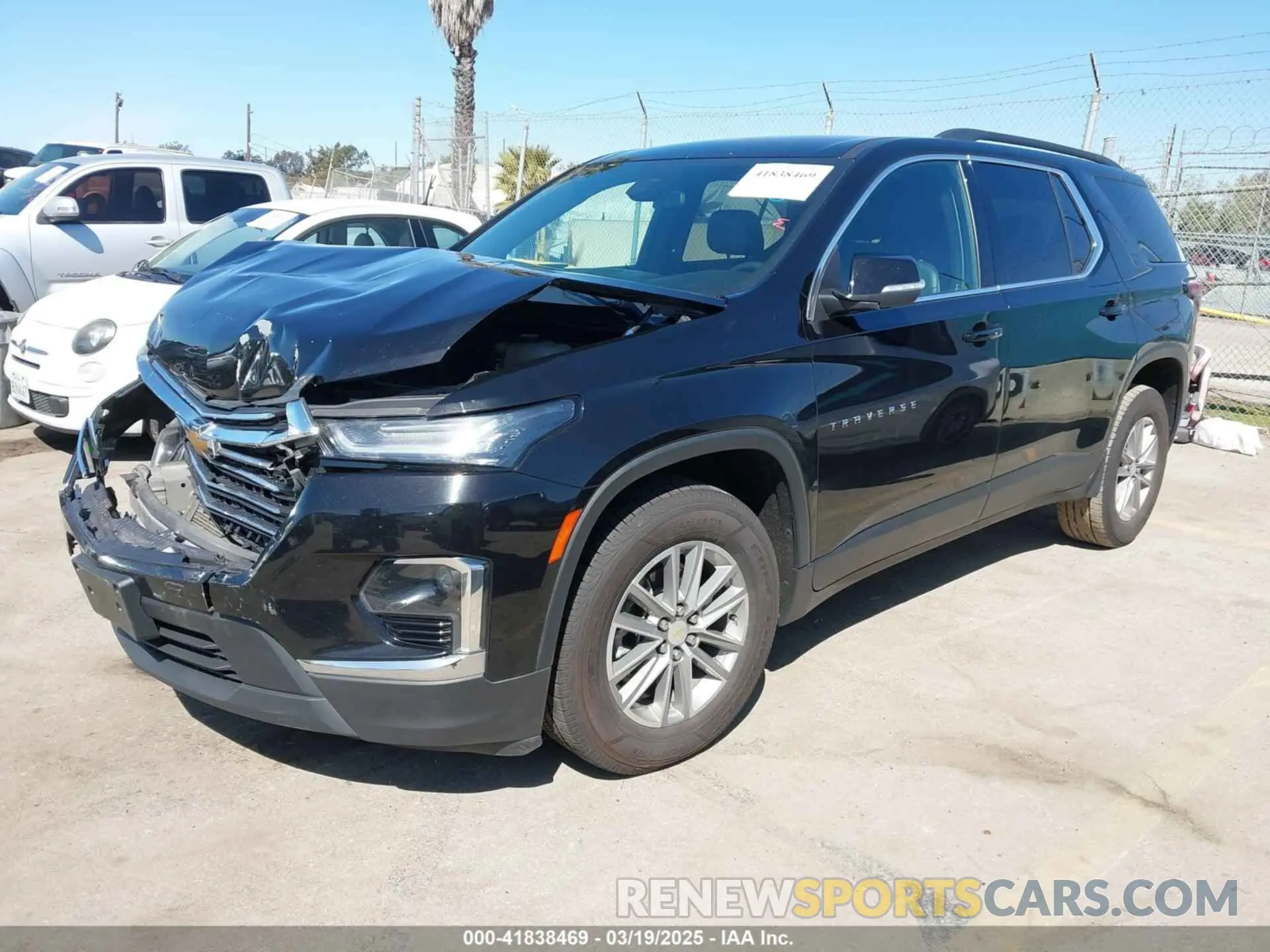 2 Фотография поврежденного автомобиля 1GNEVHKW5NJ133935 CHEVROLET TRAVERSE 2022