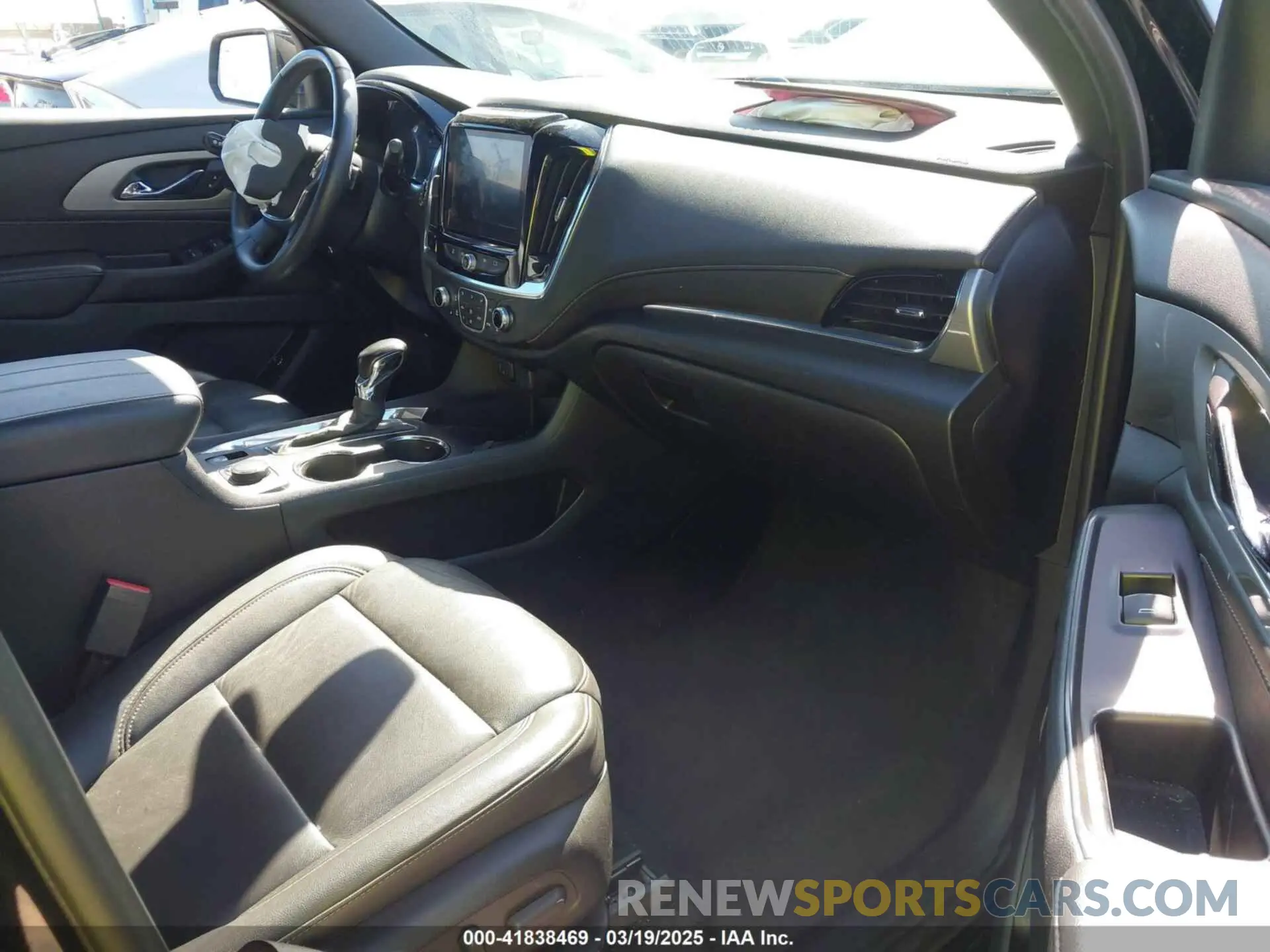 5 Фотография поврежденного автомобиля 1GNEVHKW5NJ133935 CHEVROLET TRAVERSE 2022