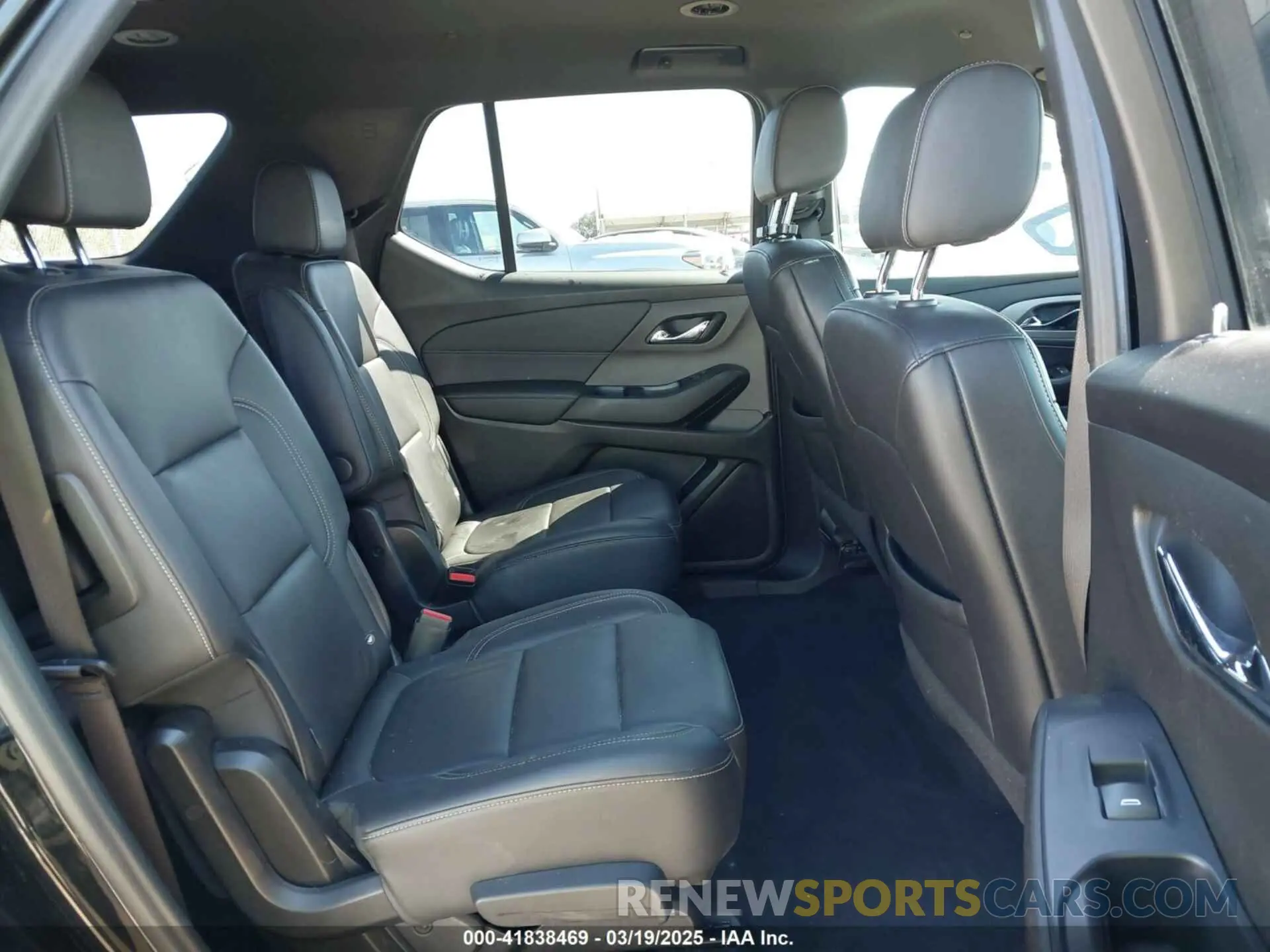8 Фотография поврежденного автомобиля 1GNEVHKW5NJ133935 CHEVROLET TRAVERSE 2022