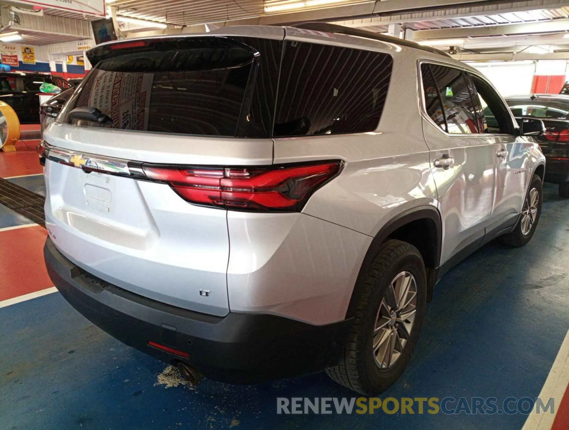 7 Photograph of a damaged car 1GNEVHKW5NJ151576 CHEVROLET TRAVERSE 2022