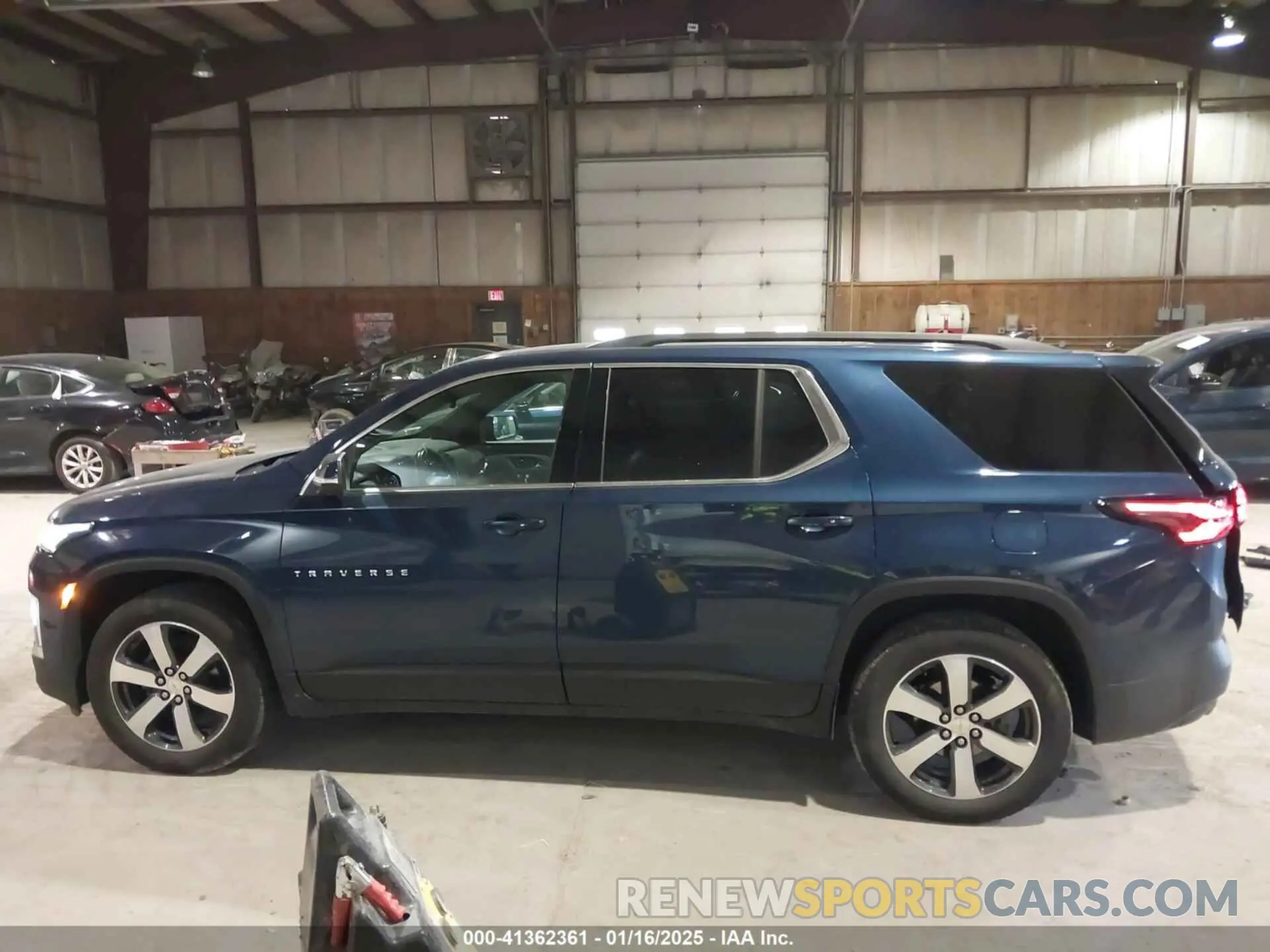 15 Photograph of a damaged car 1GNEVHKW7NJ168430 CHEVROLET TRAVERSE 2022