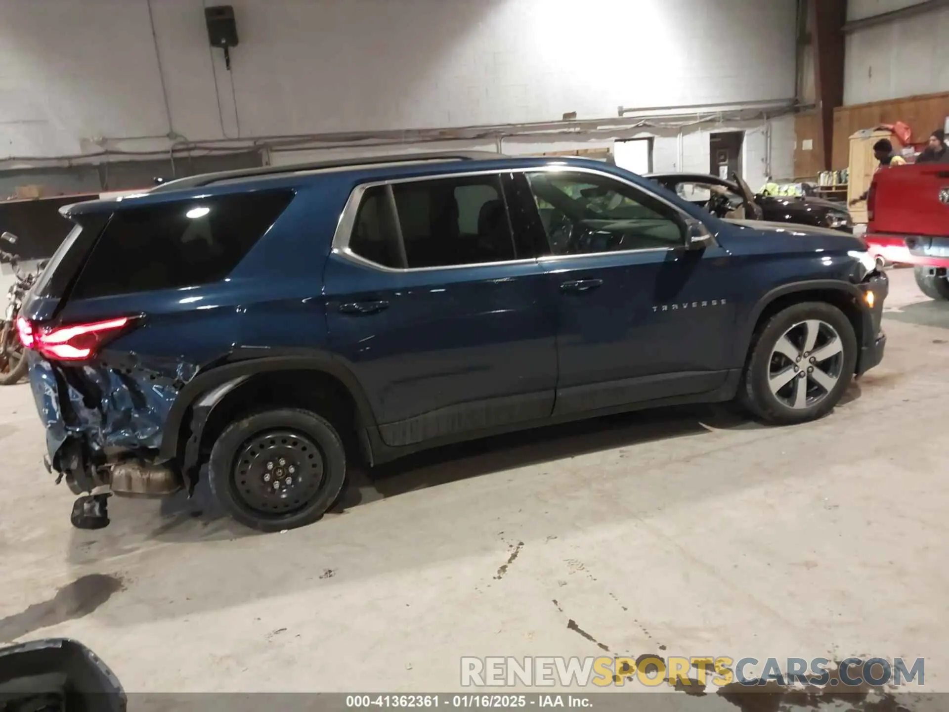 4 Photograph of a damaged car 1GNEVHKW7NJ168430 CHEVROLET TRAVERSE 2022