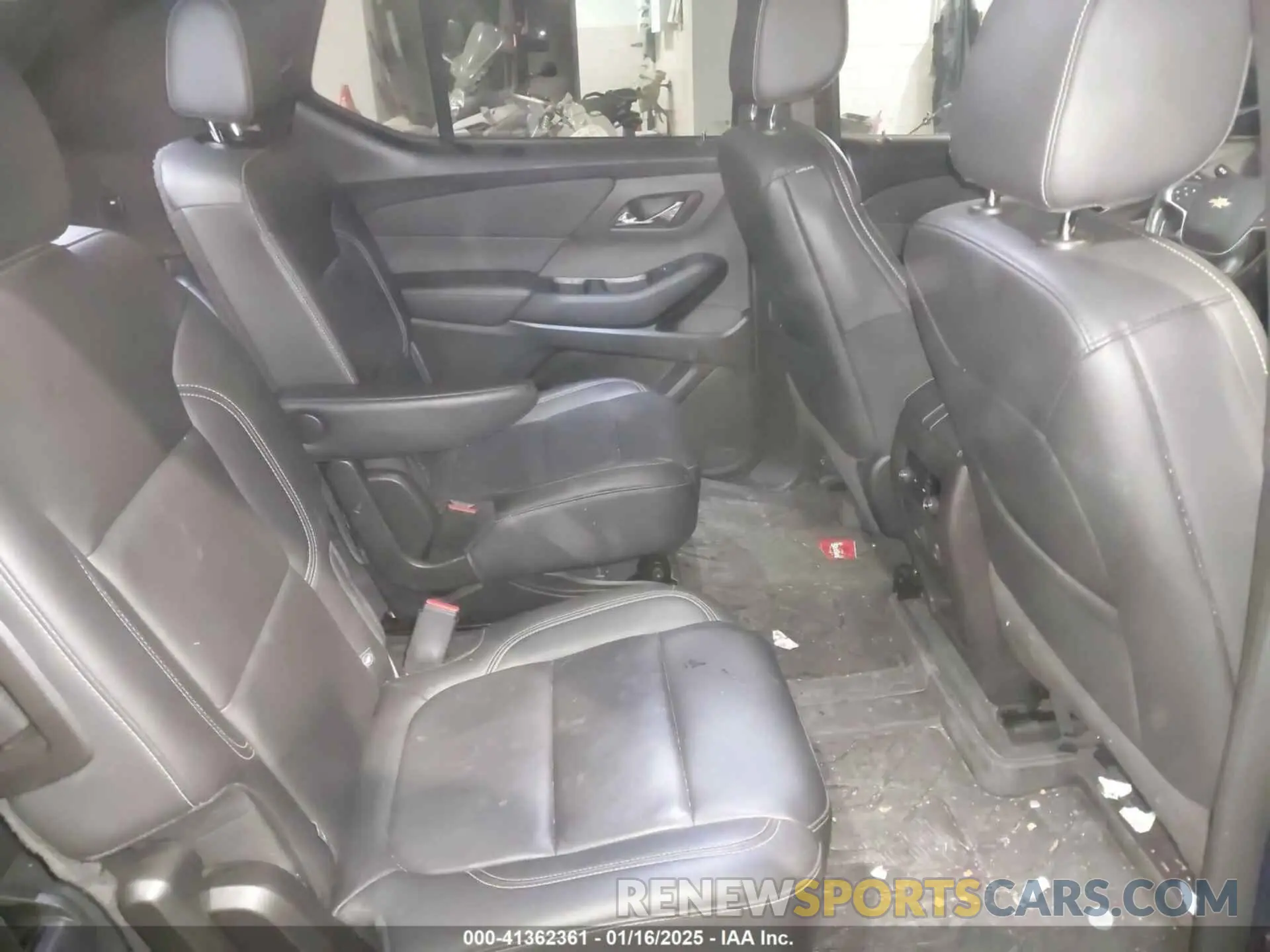 8 Photograph of a damaged car 1GNEVHKW7NJ168430 CHEVROLET TRAVERSE 2022