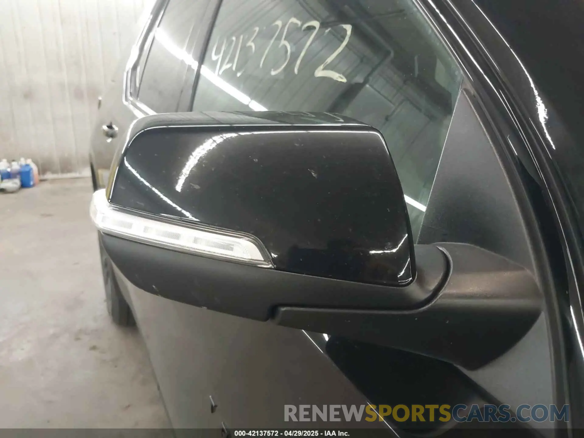 12 Photograph of a damaged car 1GNEVJKW5NJ143145 CHEVROLET TRAVERSE 2022