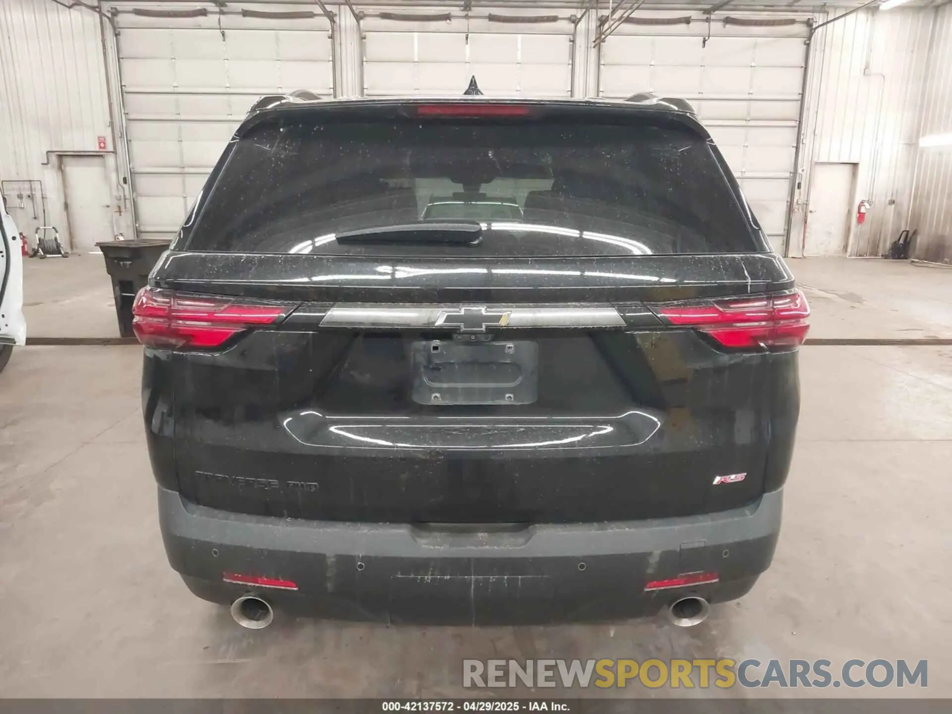 17 Photograph of a damaged car 1GNEVJKW5NJ143145 CHEVROLET TRAVERSE 2022