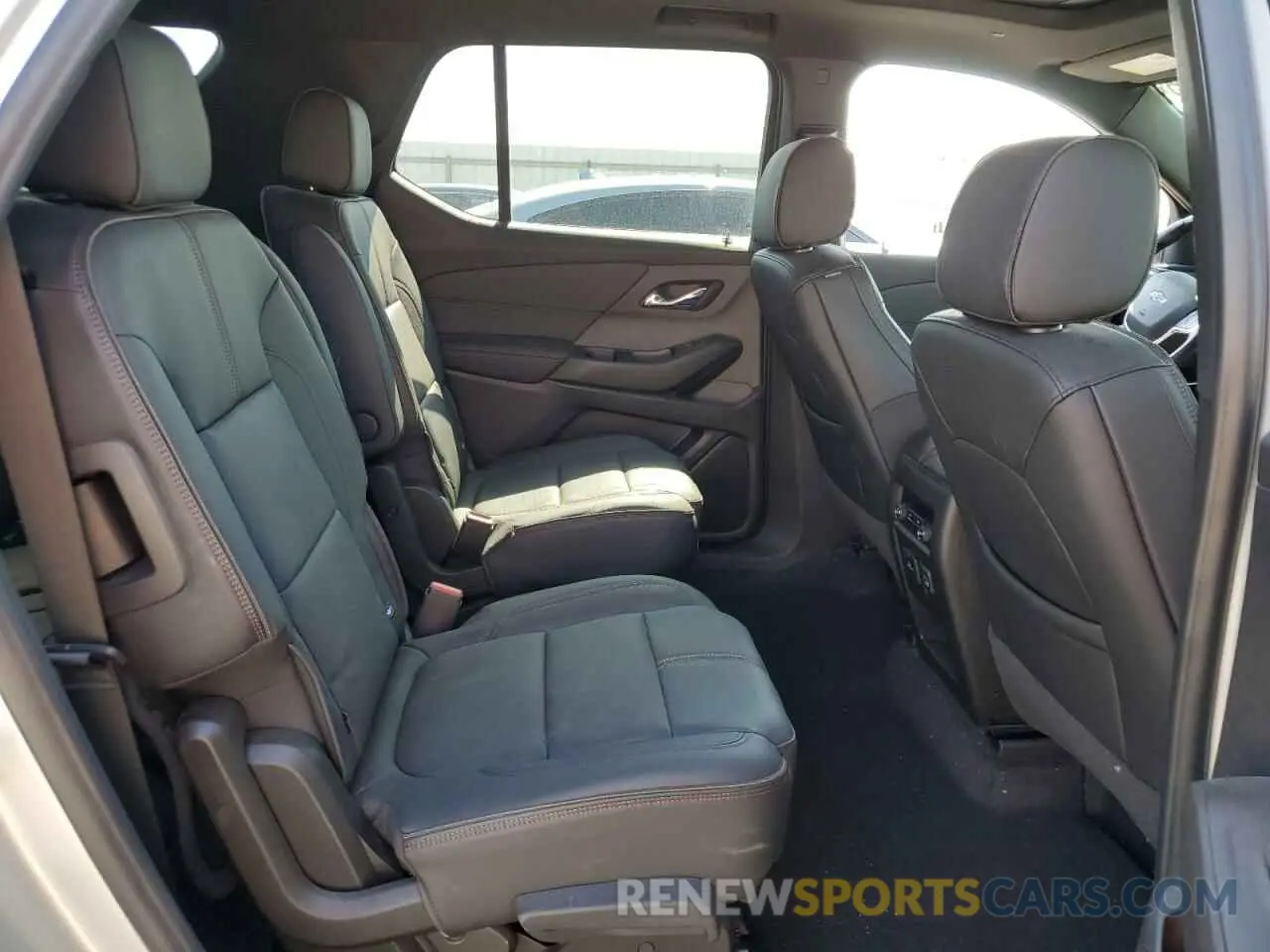 11 Фотография поврежденного автомобиля 1GNEVJKW7NJ104752 CHEVROLET TRAVERSE 2022
