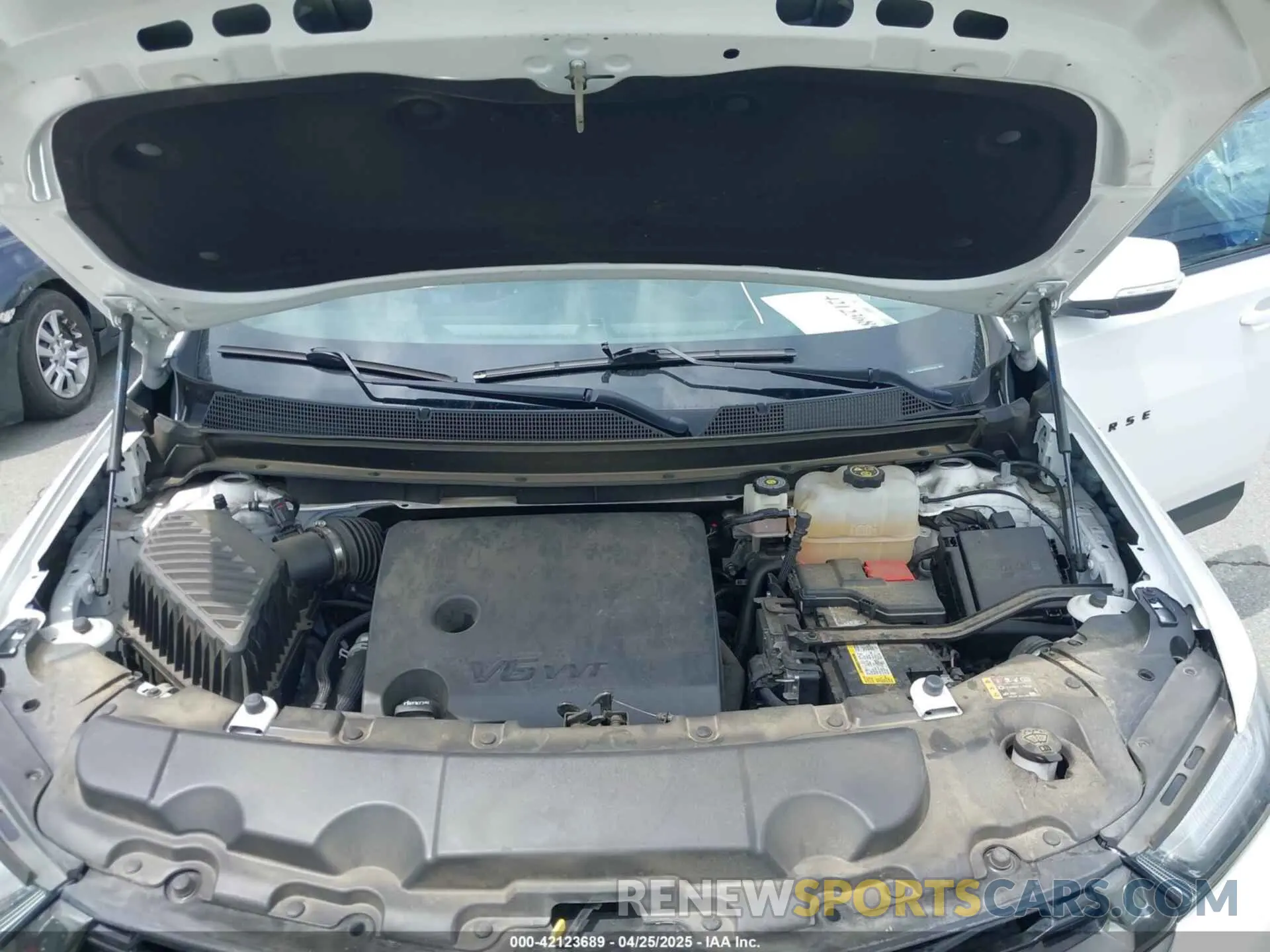 10 Photograph of a damaged car 1GNEVJKW9NJ189416 CHEVROLET TRAVERSE 2022